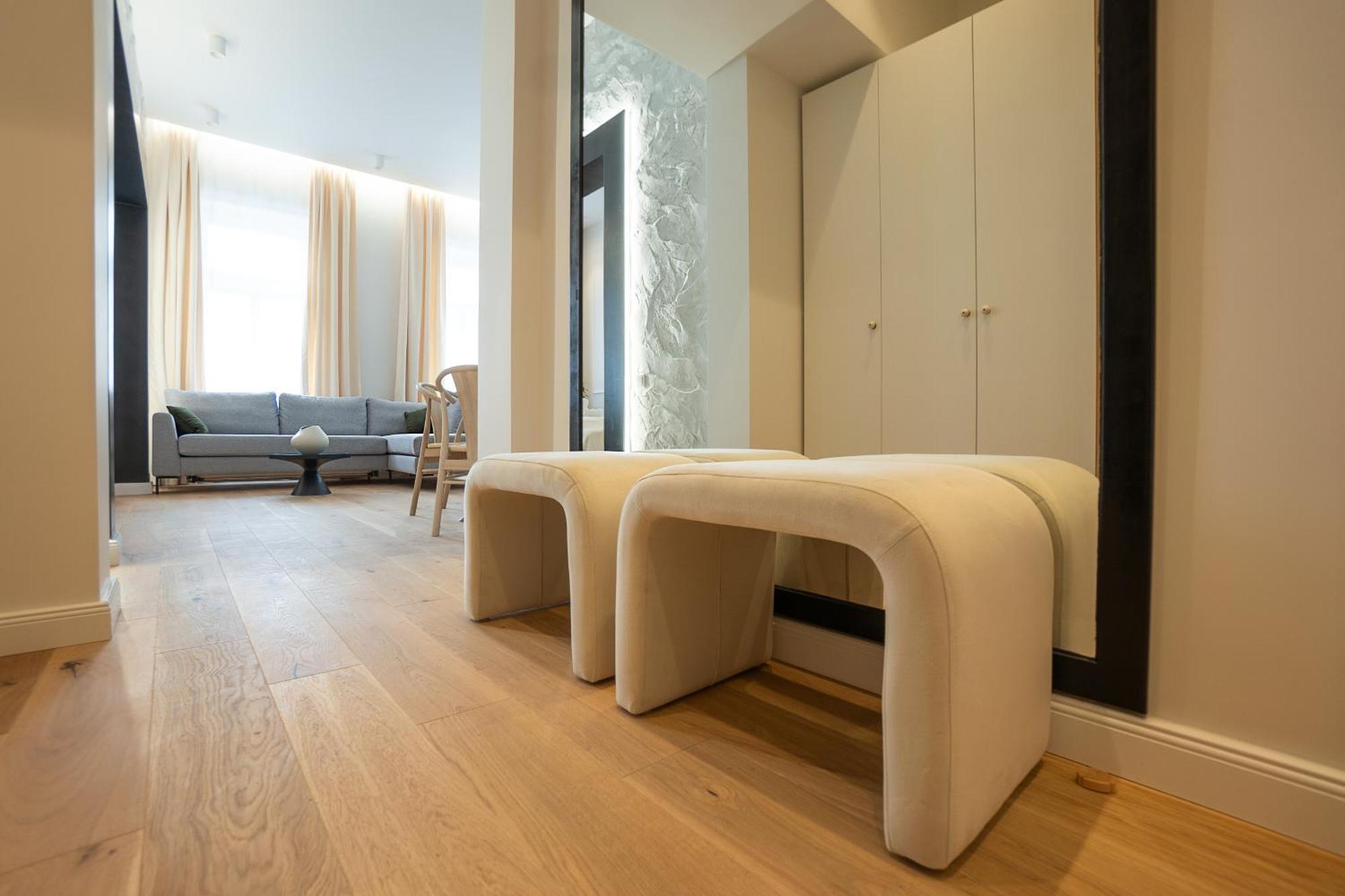 Brand-new 2-room With A King Size Bed Apartment *