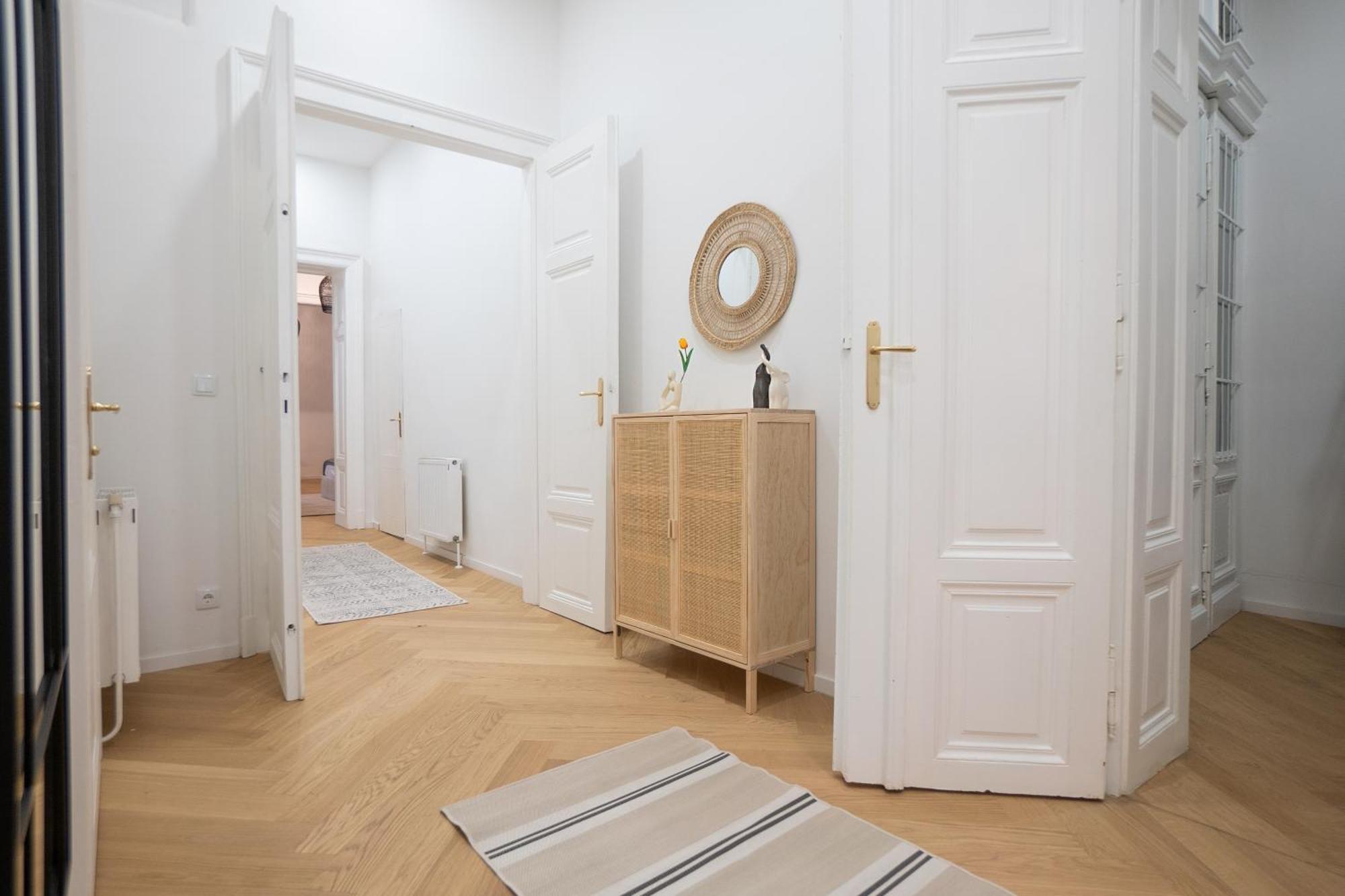Apartment Spacious 110м2 Flat In The Center