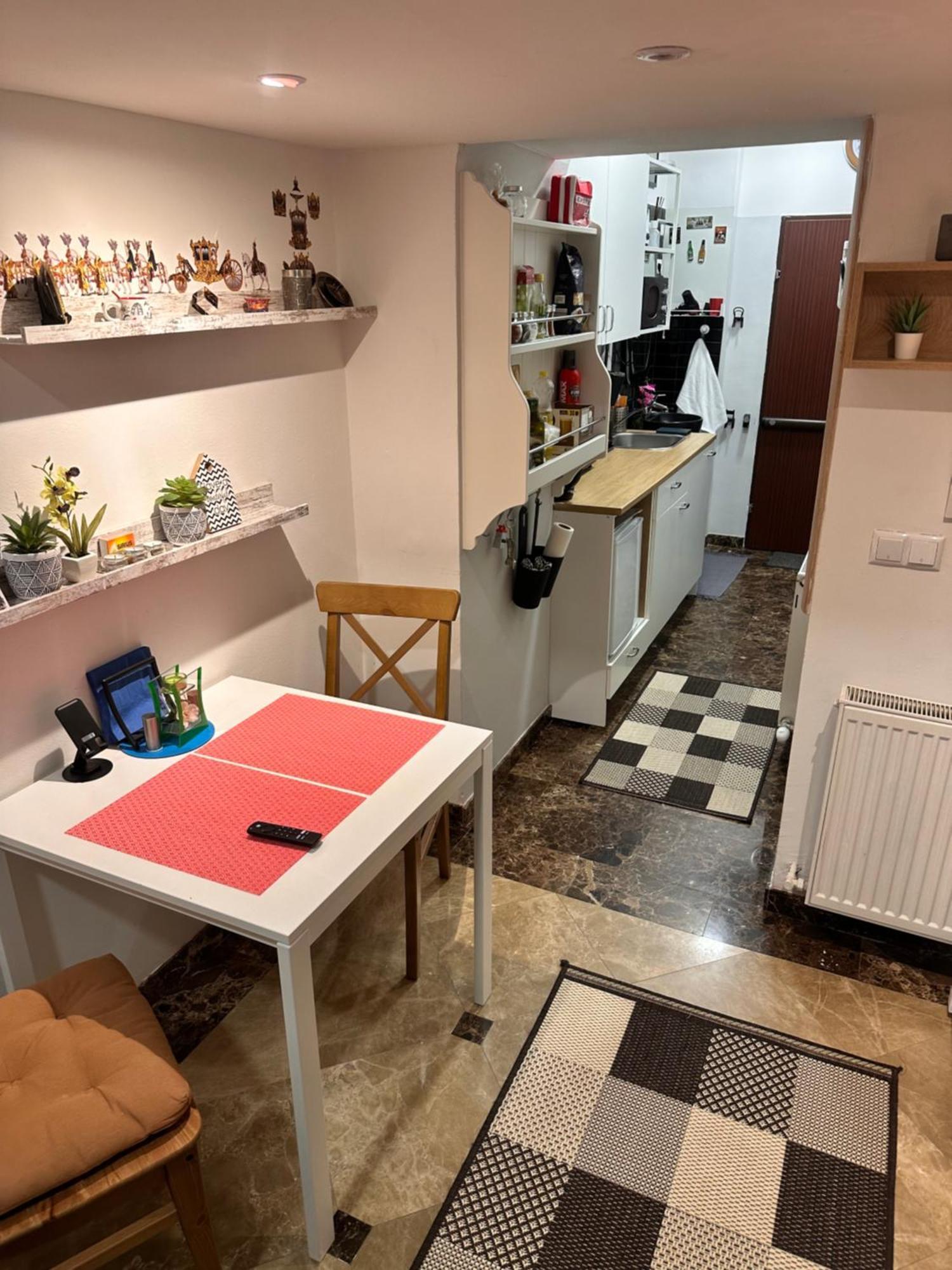 Apartment As Small As Caravans Vienna