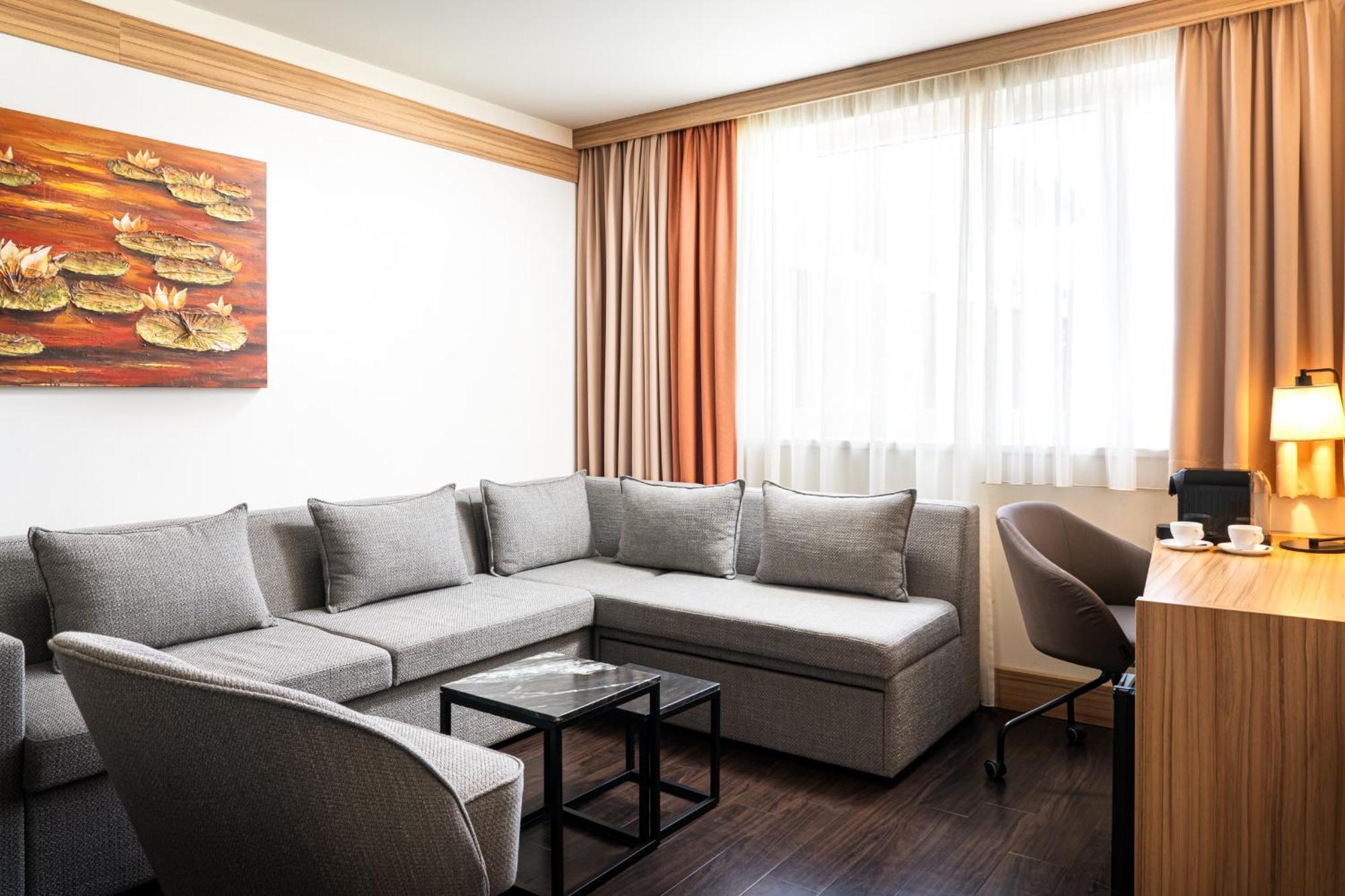 Hotel Leonardo Schonbrunn 4*