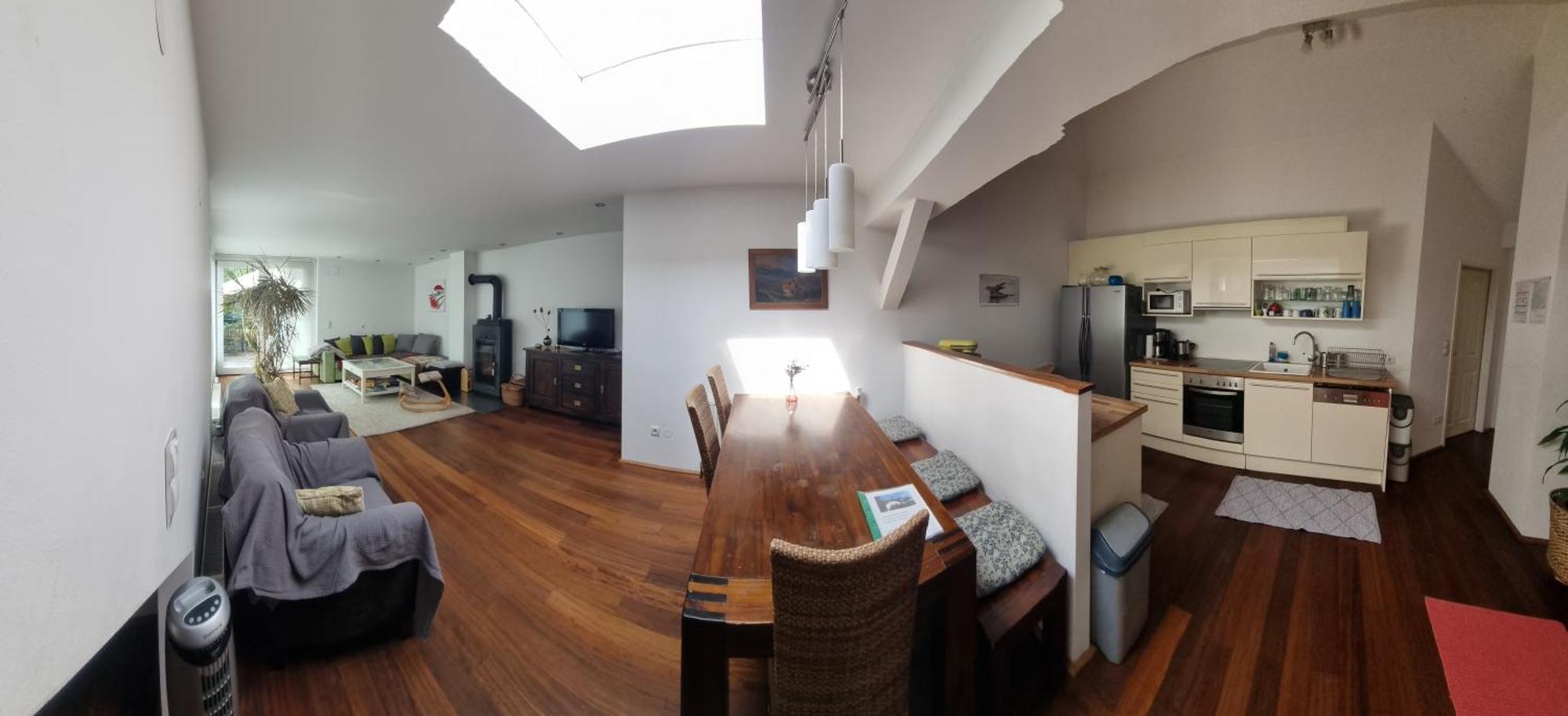 Quiet, Spacious And Family-friendly Top-floor Apartment, 100m2, 2 Bedrooms, Garden View * Vienna