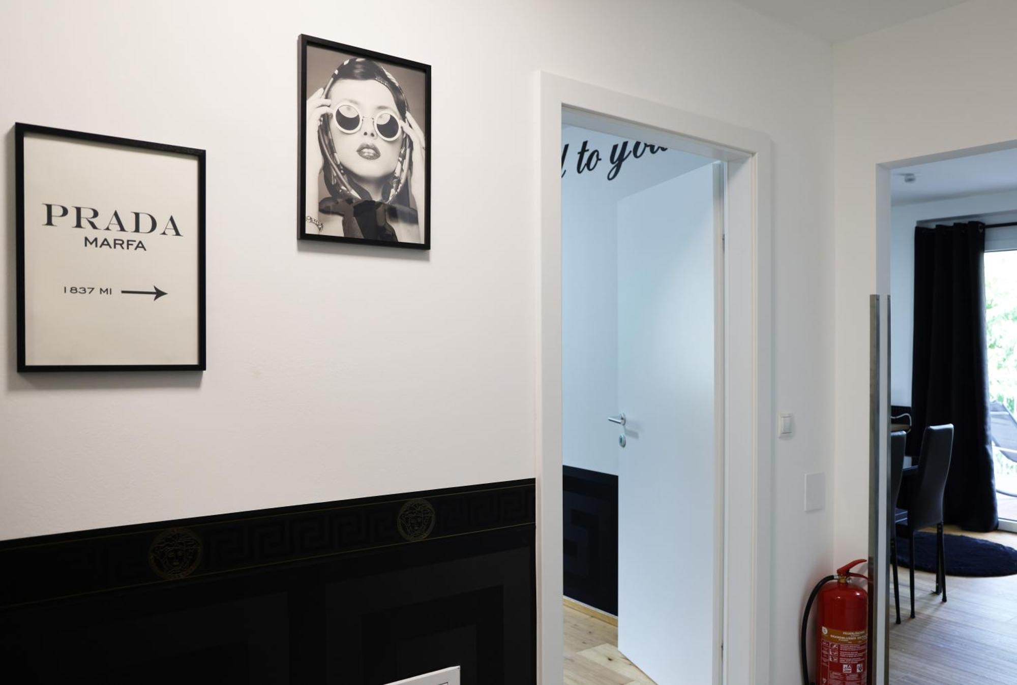 Vienna's Modern Black Beauty - Couples & Family-friendly Apartment Wien