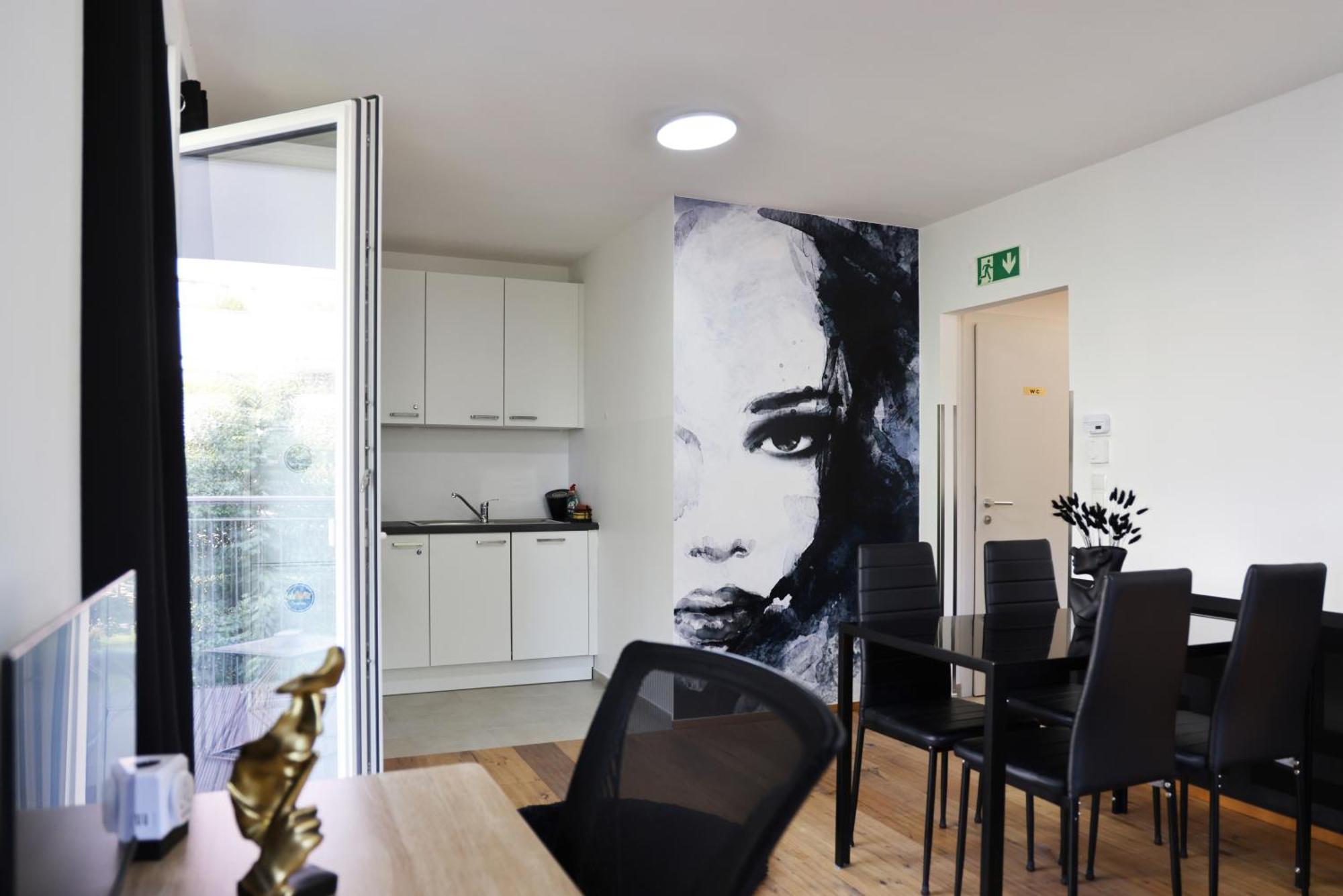 Vienna's Modern Black Beauty - Couples & Family-friendly
