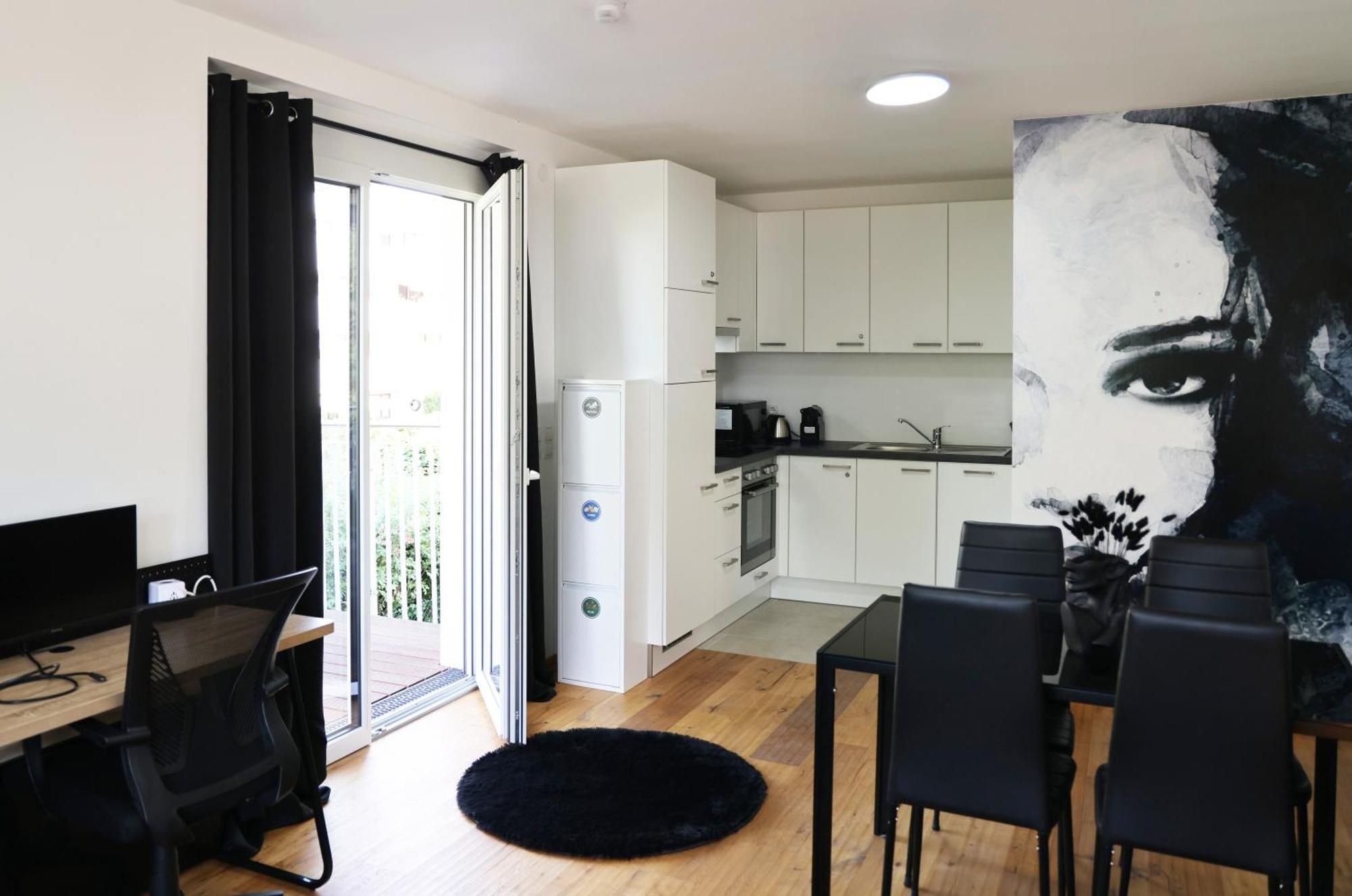 Vienna's Modern Black Beauty - Couples & Family-friendly Apartment Wien