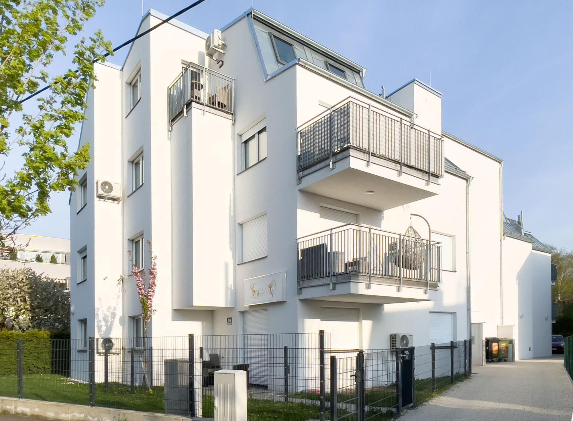 Apartment Vienna's Modern Black Beauty - Couples & Family-friendly Wien