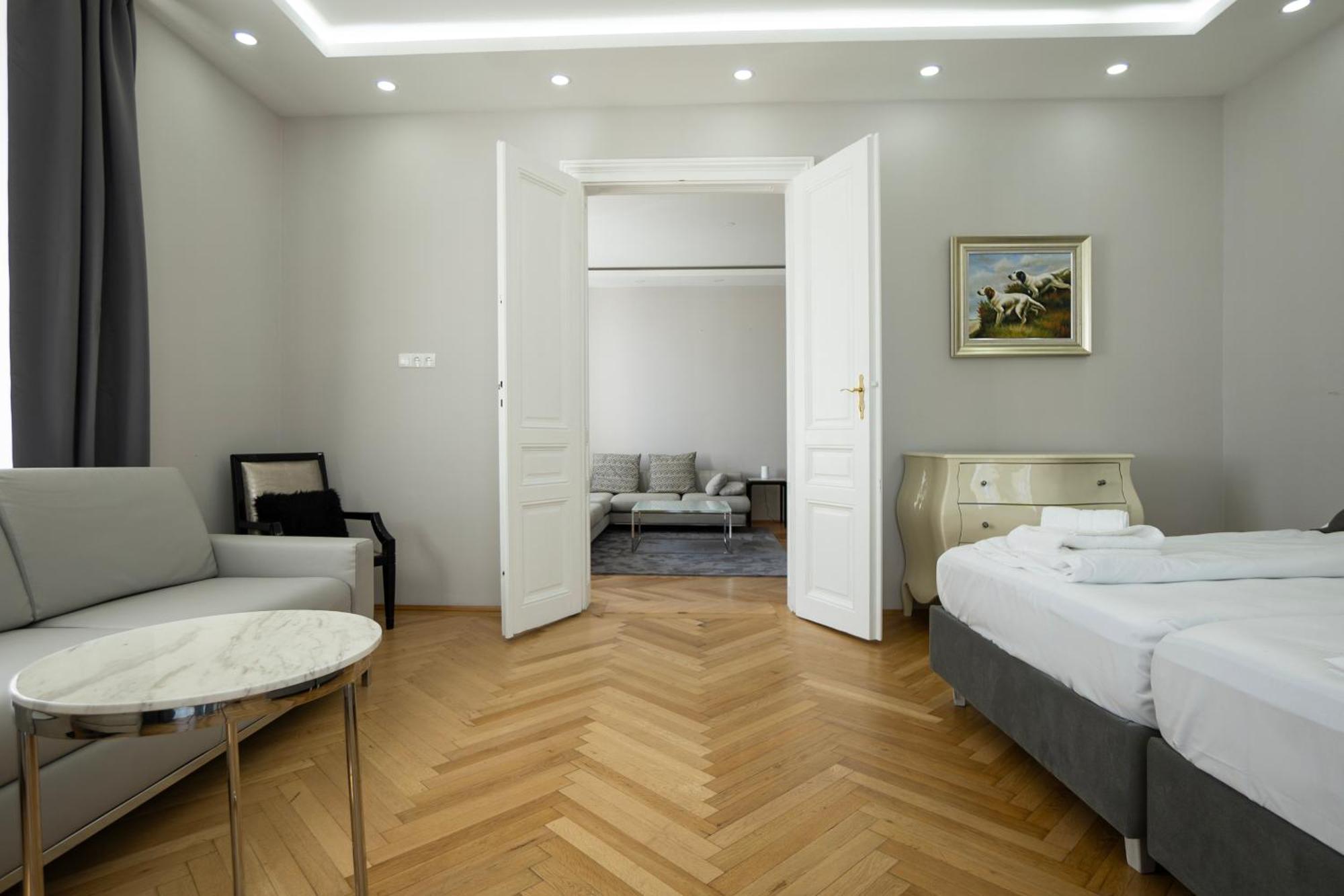 Charming 2-room With Balcony, 15 Min To Center