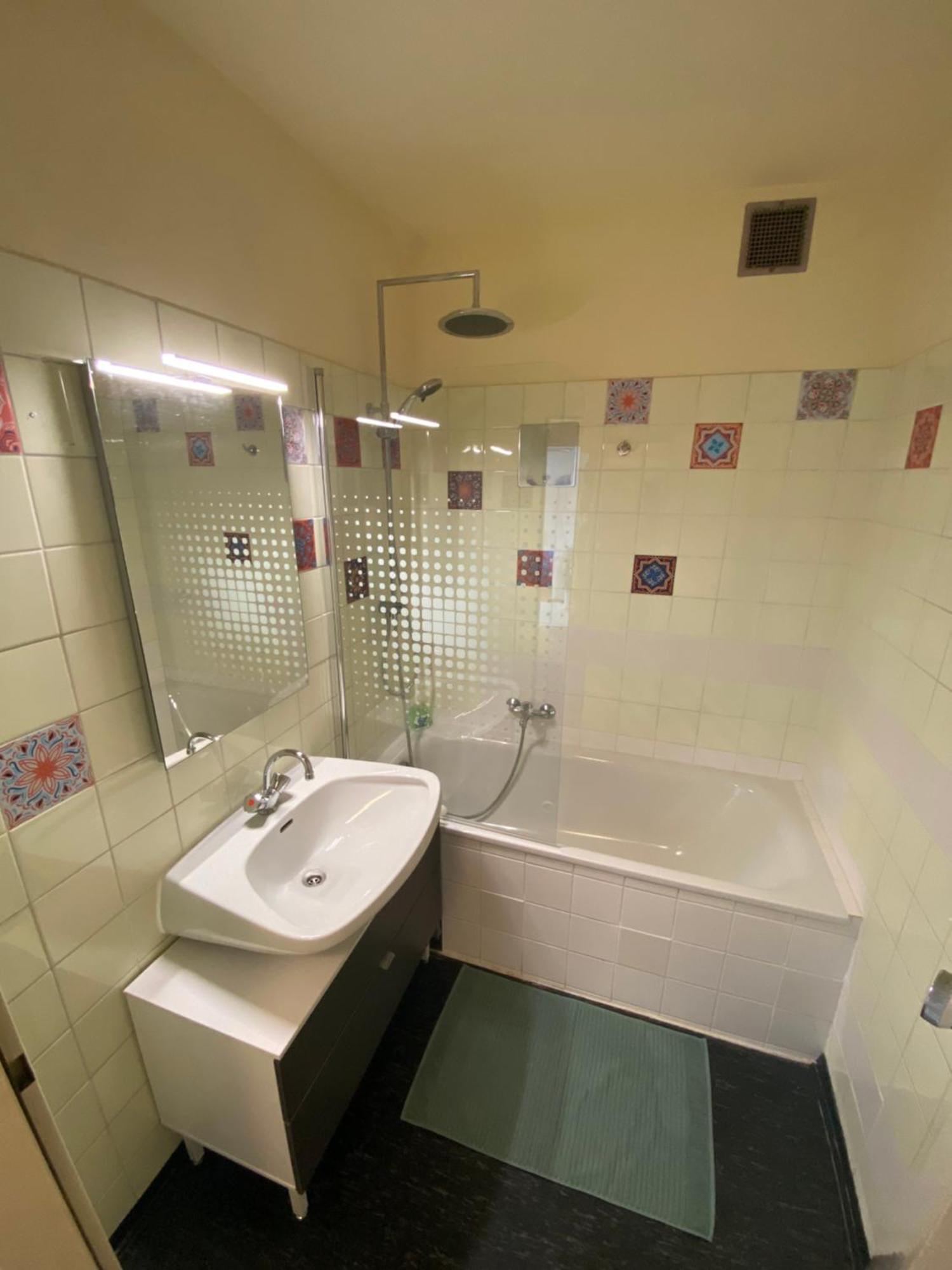 Vienna4 *