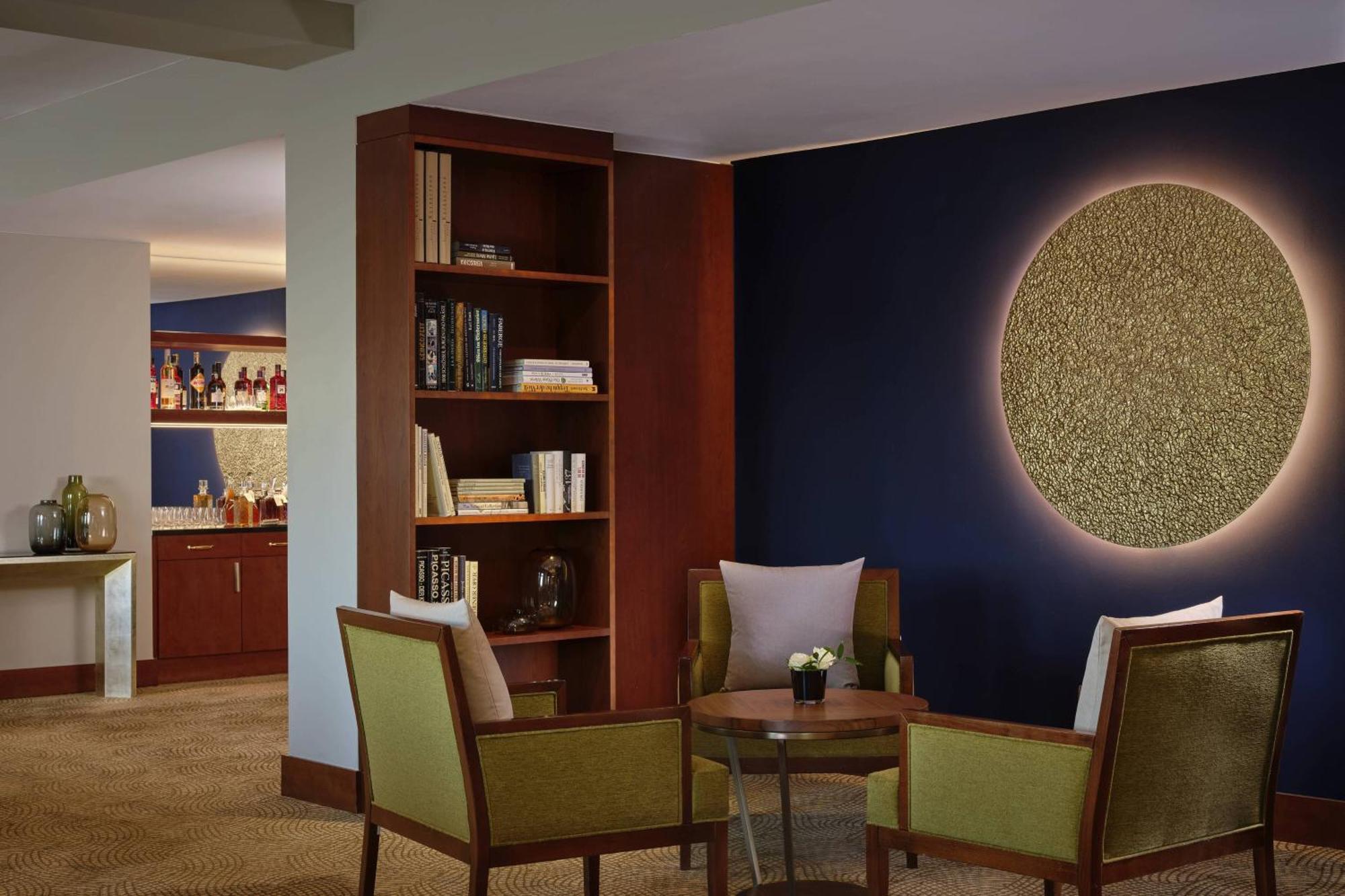 The Ritz-carlton,