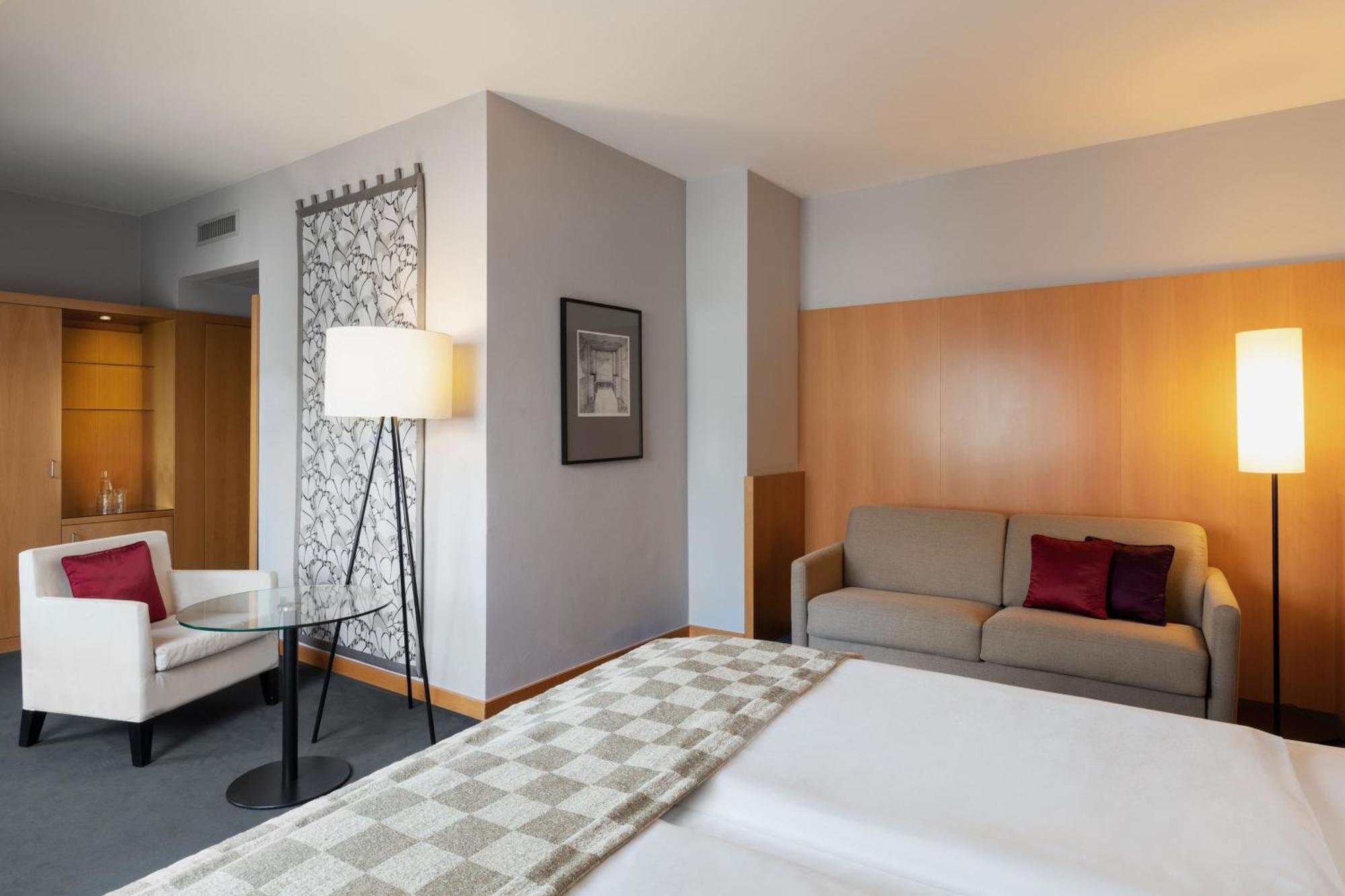 By Ihg 4*