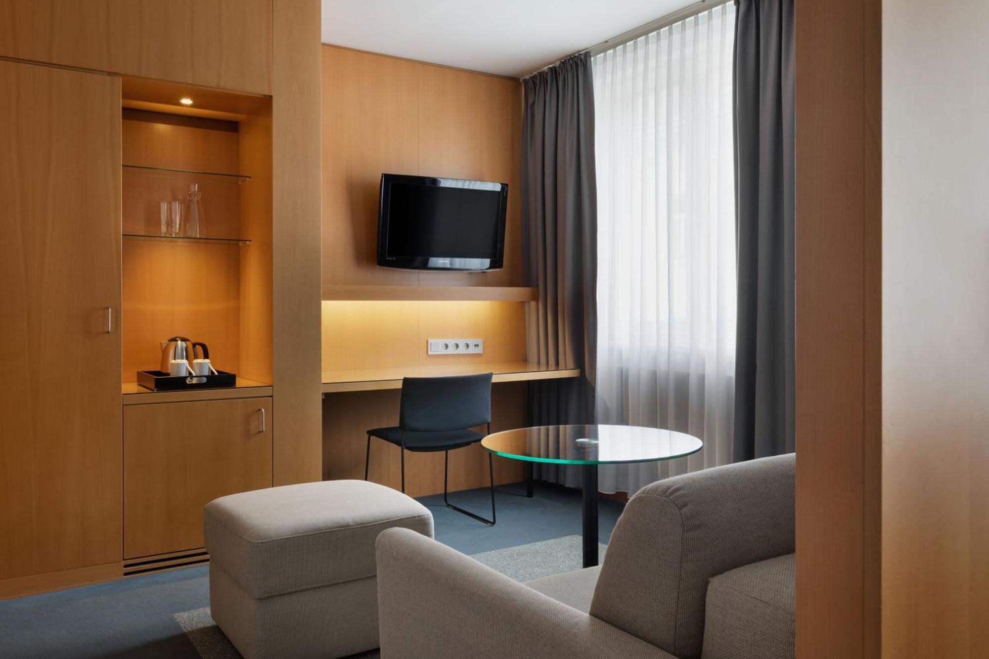 By Ihg