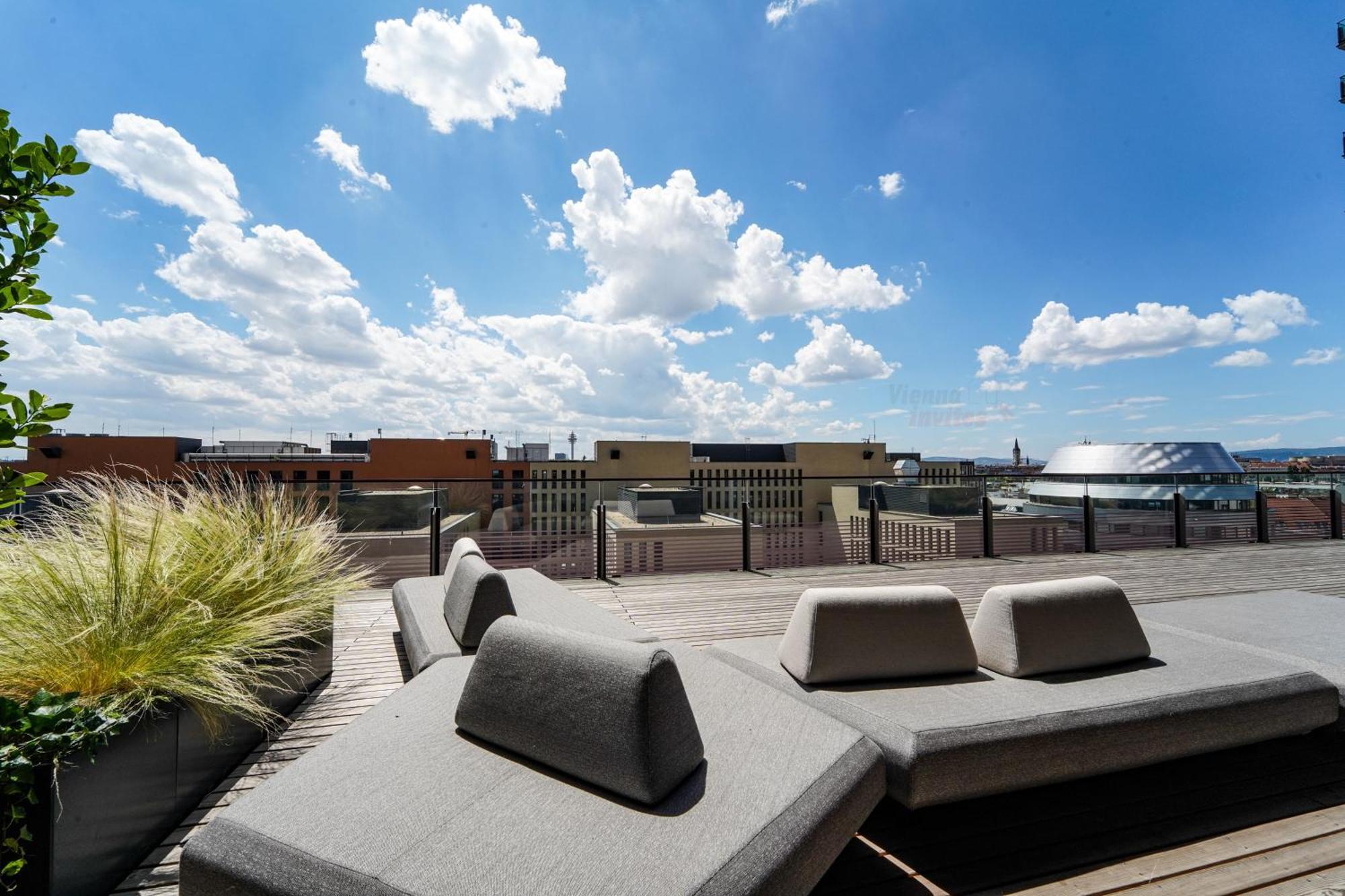 Triiiple 7heaven - Amazing View On Floor With Rooftop Pool Apartment