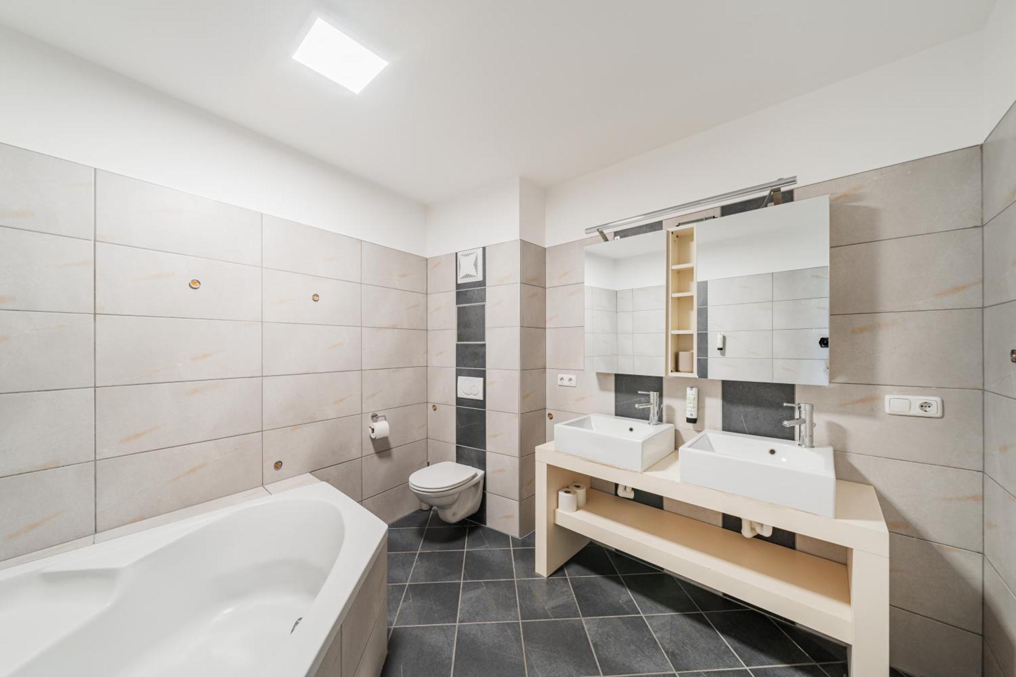 Next To Schoenbrunn - Free Parking !!! Vienna