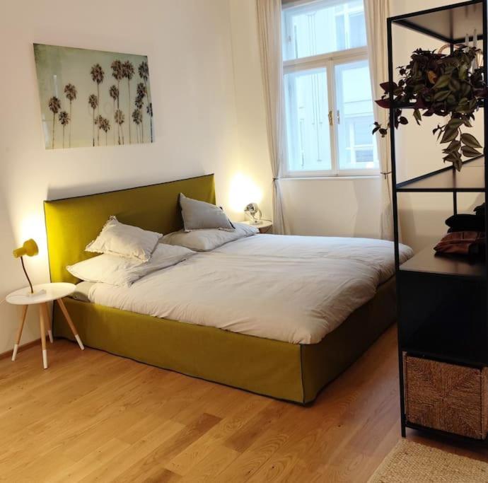 Designer Between Stephansdome And Belvedere Vienna