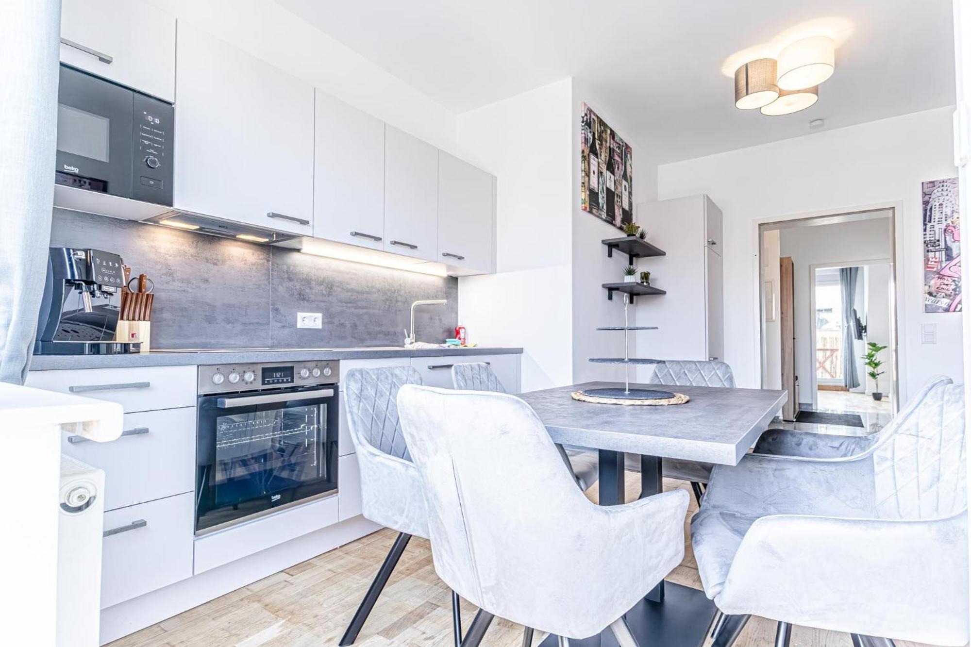Luxury 2br And 1lr With Balcony - 9 Min To Center * Vienna