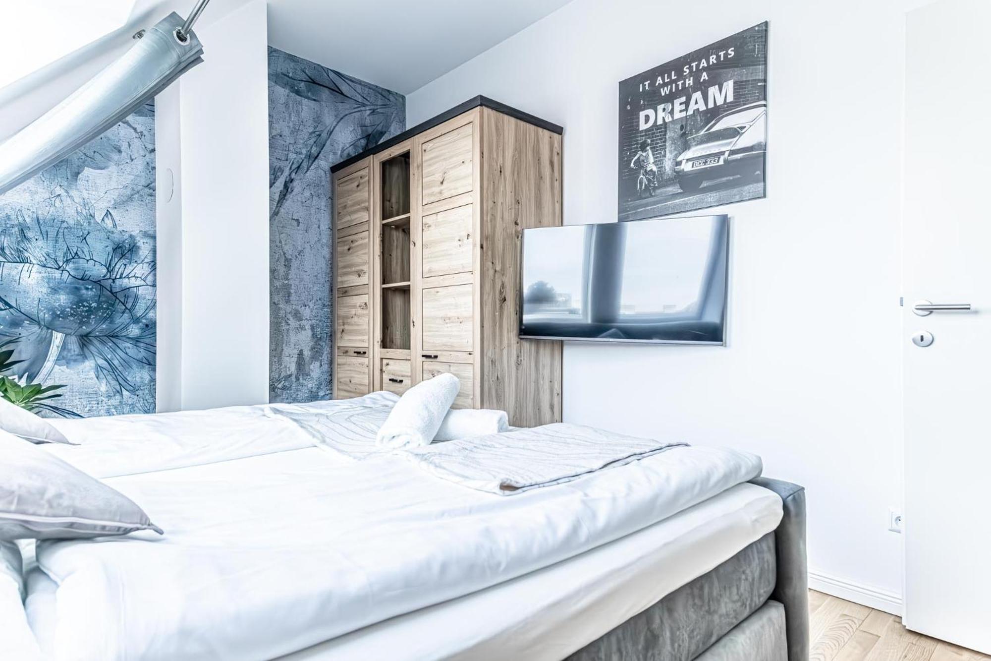 Luxury 2br And 1lr With Balcony - 9 Min To Center Apartment