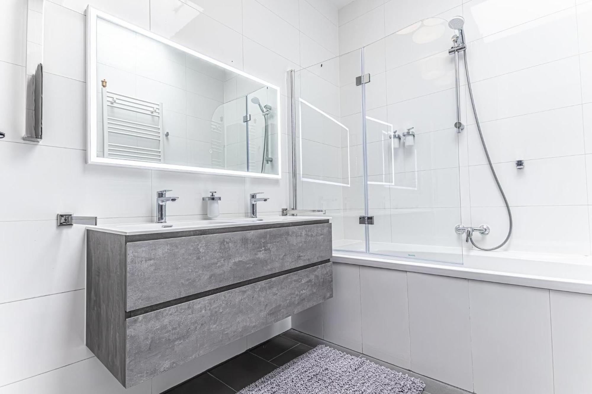 Apartment Luxury 2br And 1lr With Balcony - 9 Min To Center Vienna