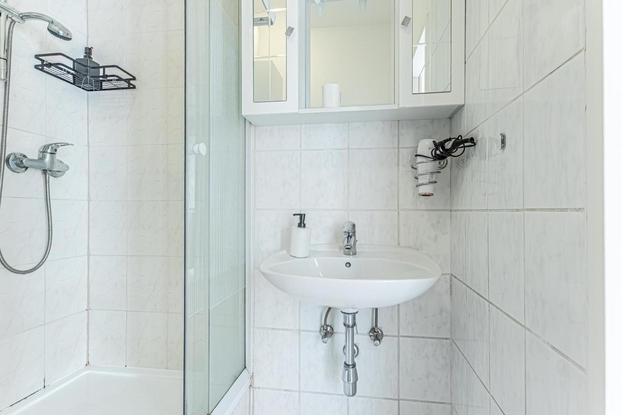 Vibes: 1br Apt, 10 Min To Westbahnhof Apartment