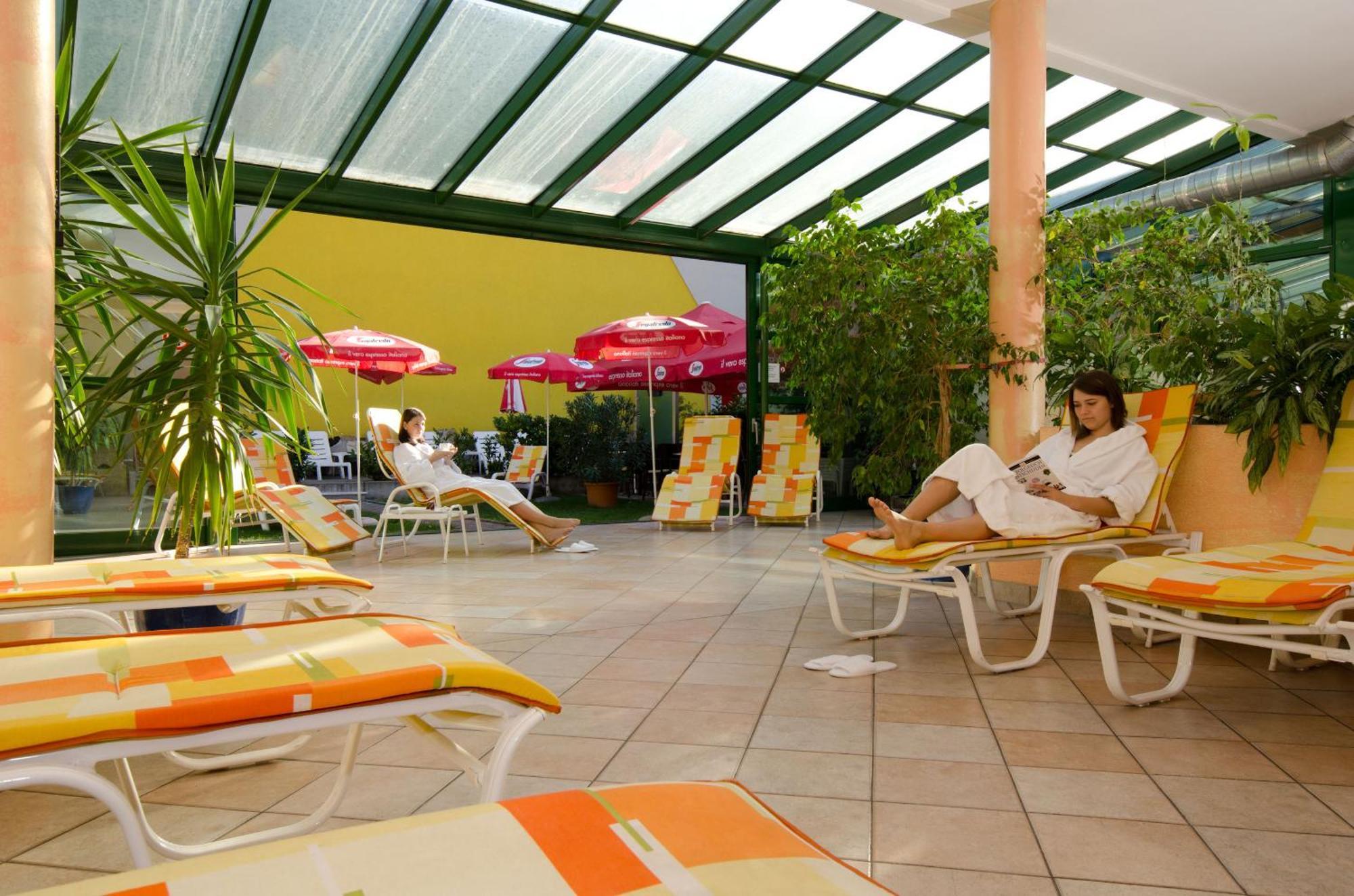Hotel Vienna Sporthotel 4*