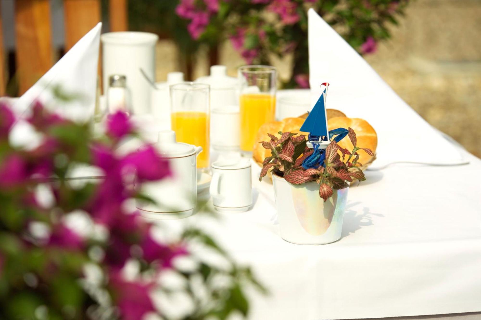 Strandhotel Alte Donau Hotel 4*