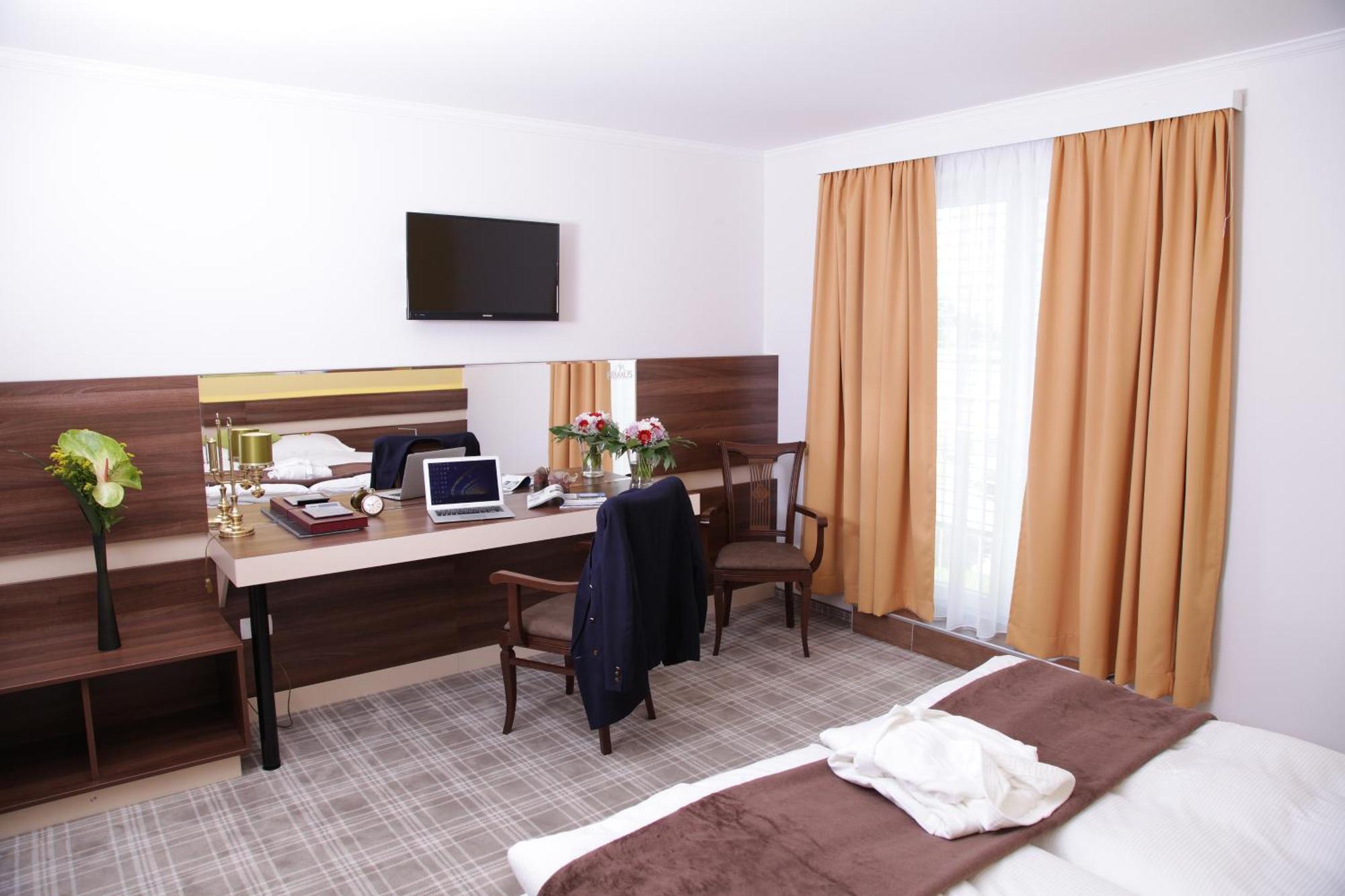 Hotel Primus & 3*