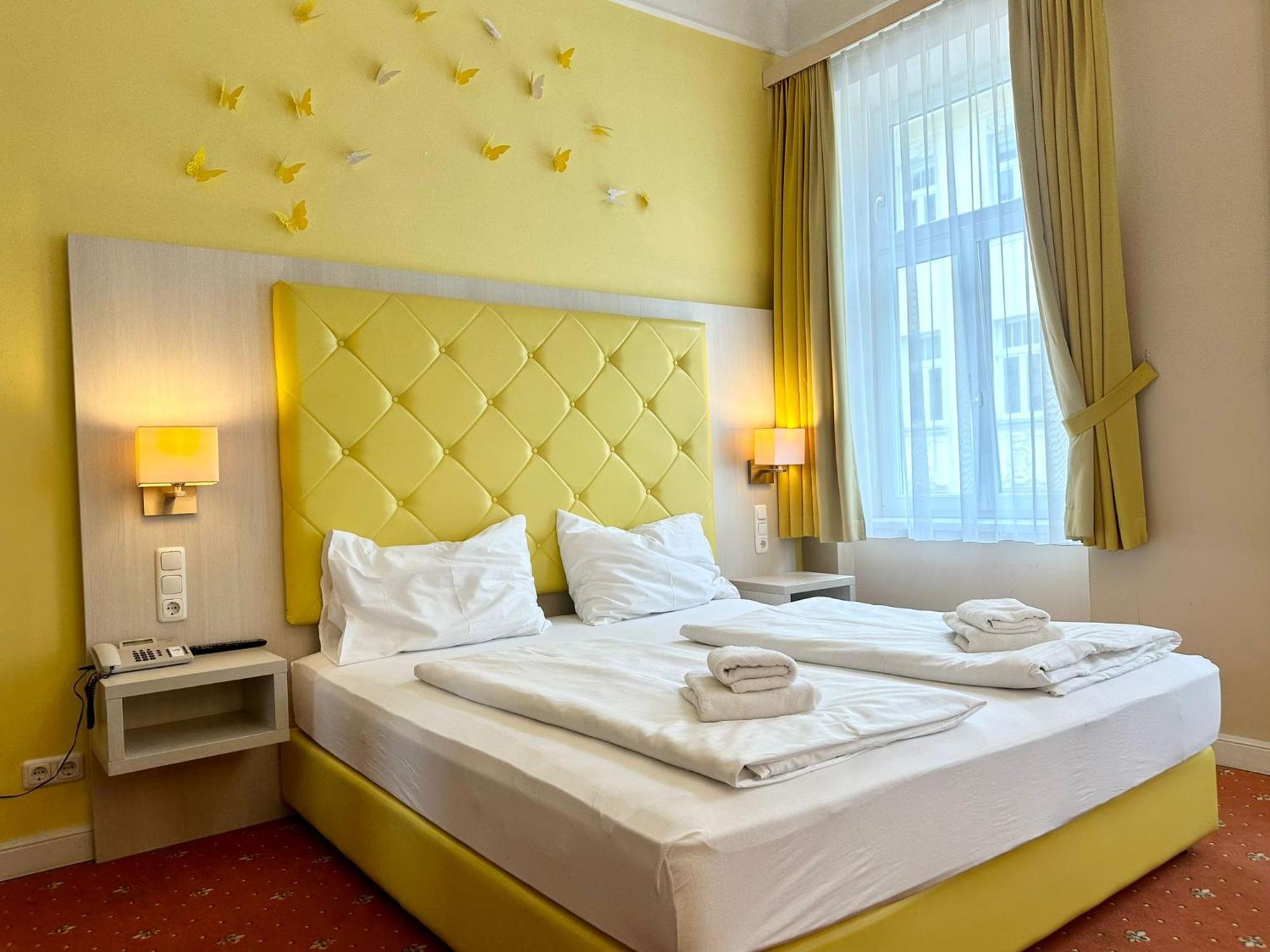 Hotel Very Central, 5 Min To Center, Self Check In Vienna