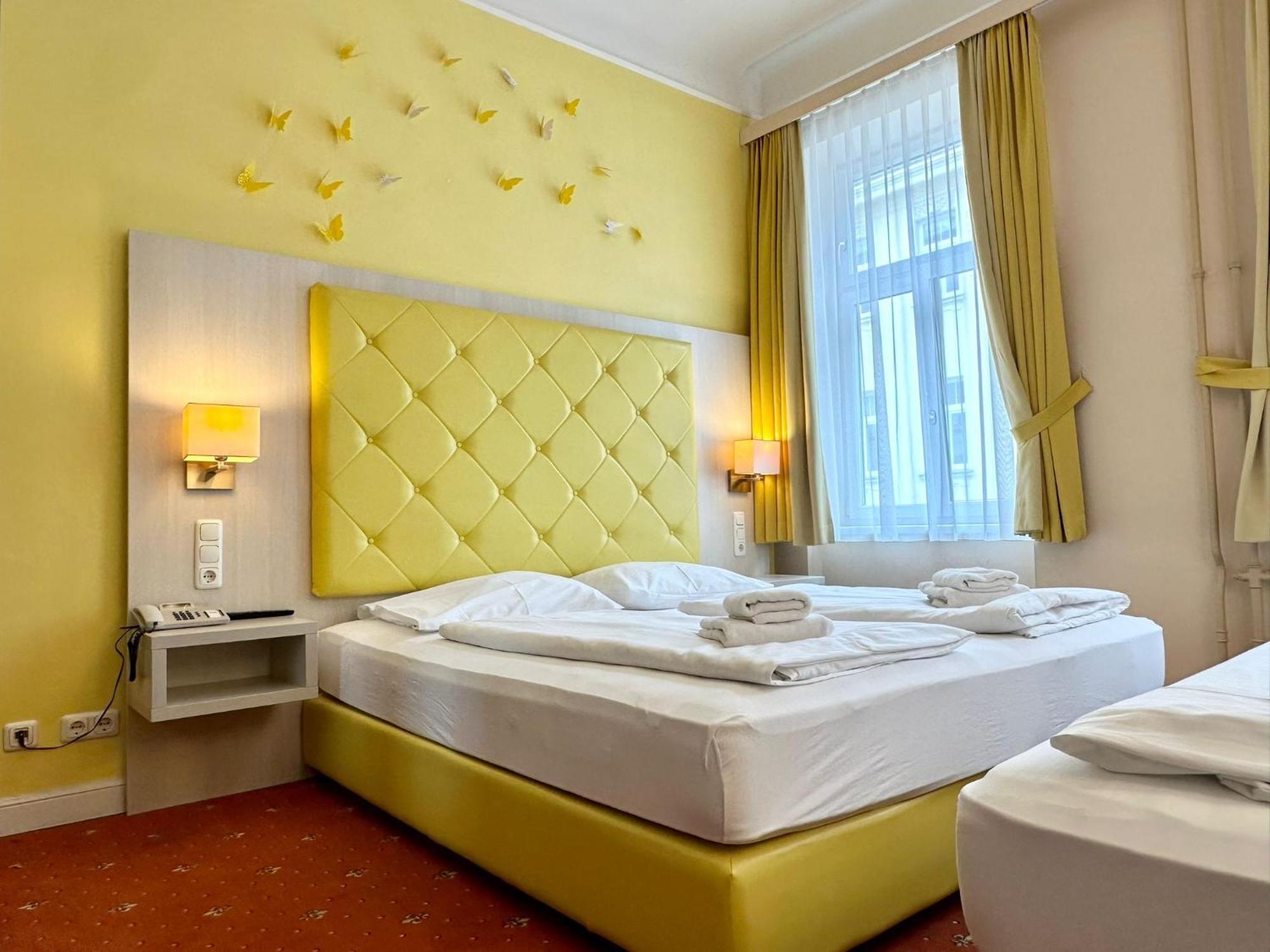 Hotel Very Central, 5 Min To Center, Self Check In Vienna