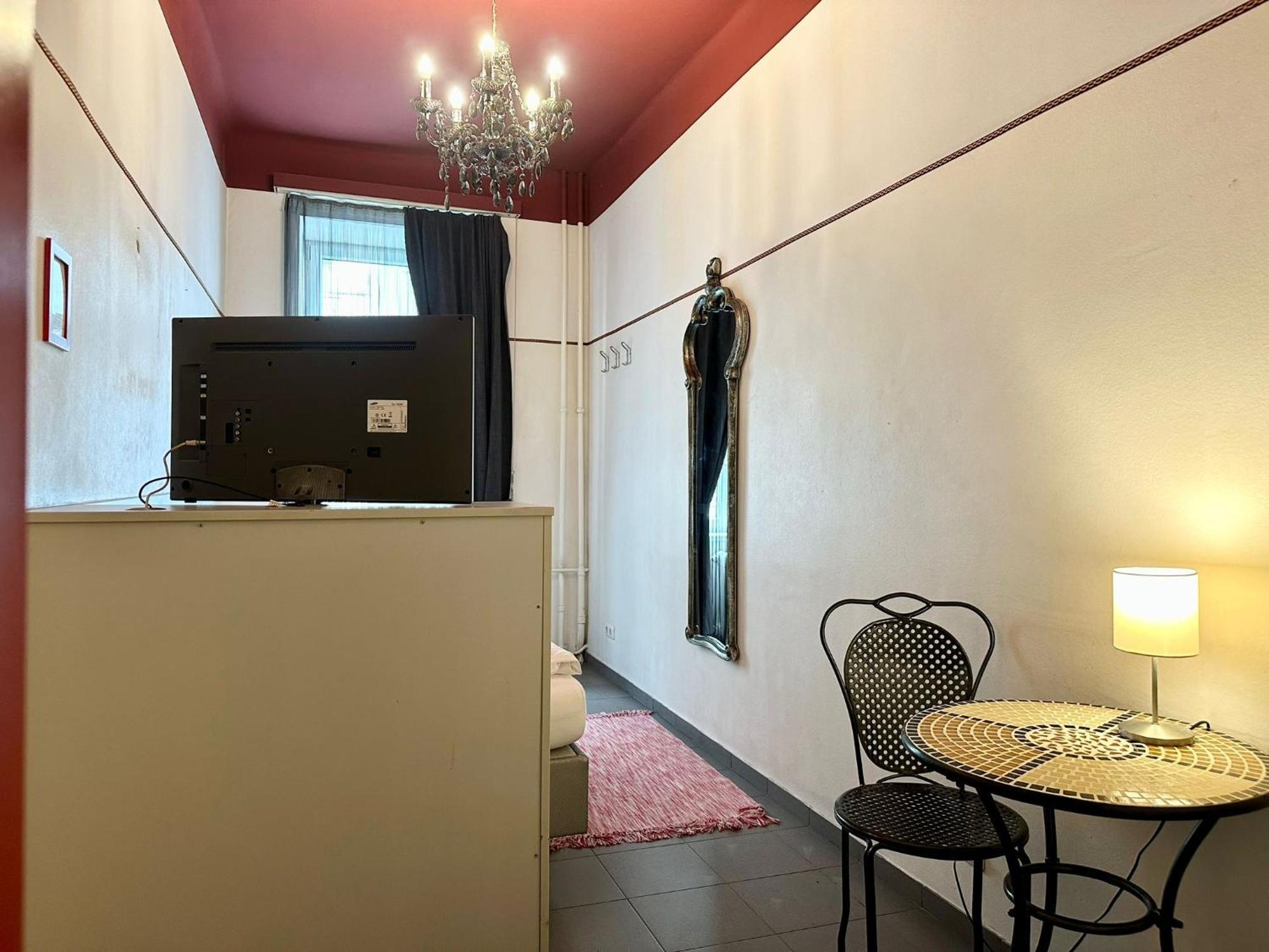 Hotel Very Central, 5 Min To Center, Self Check In Vienna