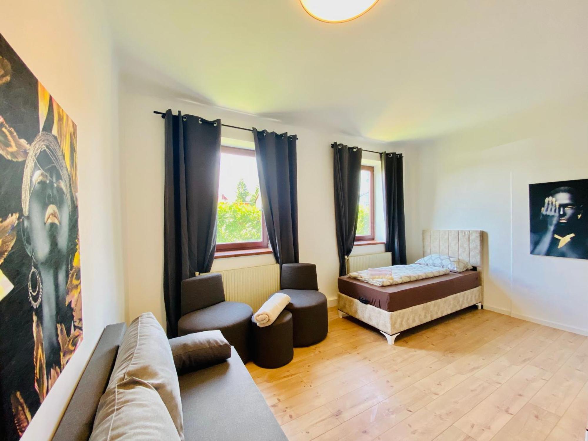 Family House In Am Schopfwerk Area Vienna