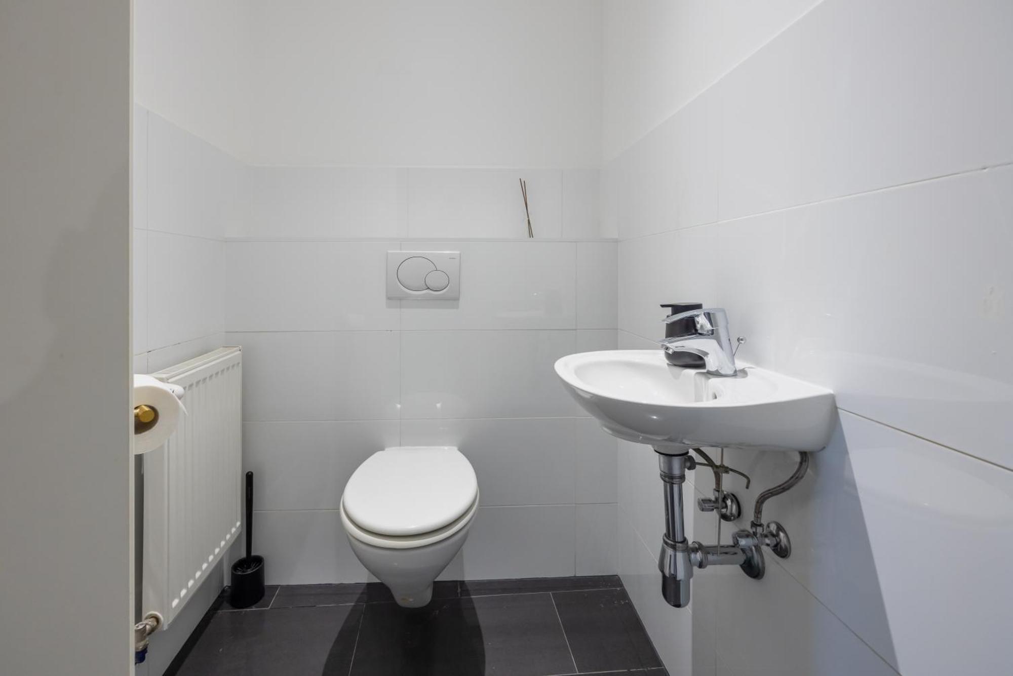 Stylish Apartment: Metro Access, And Center In One