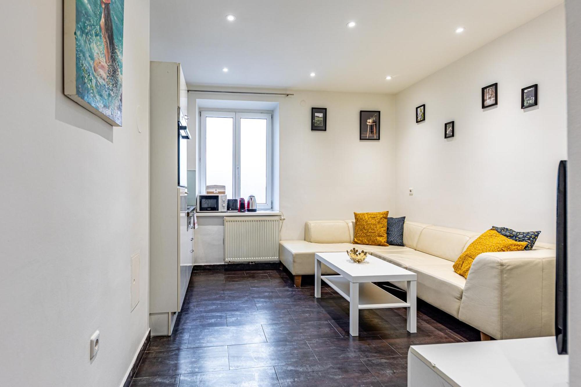 Apartment Hub Close To Main Station By Jr
