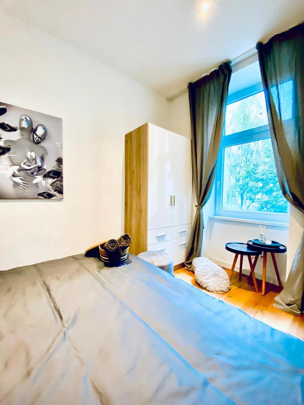 Elegant 2br With Balcony Near Millennium Apartment *