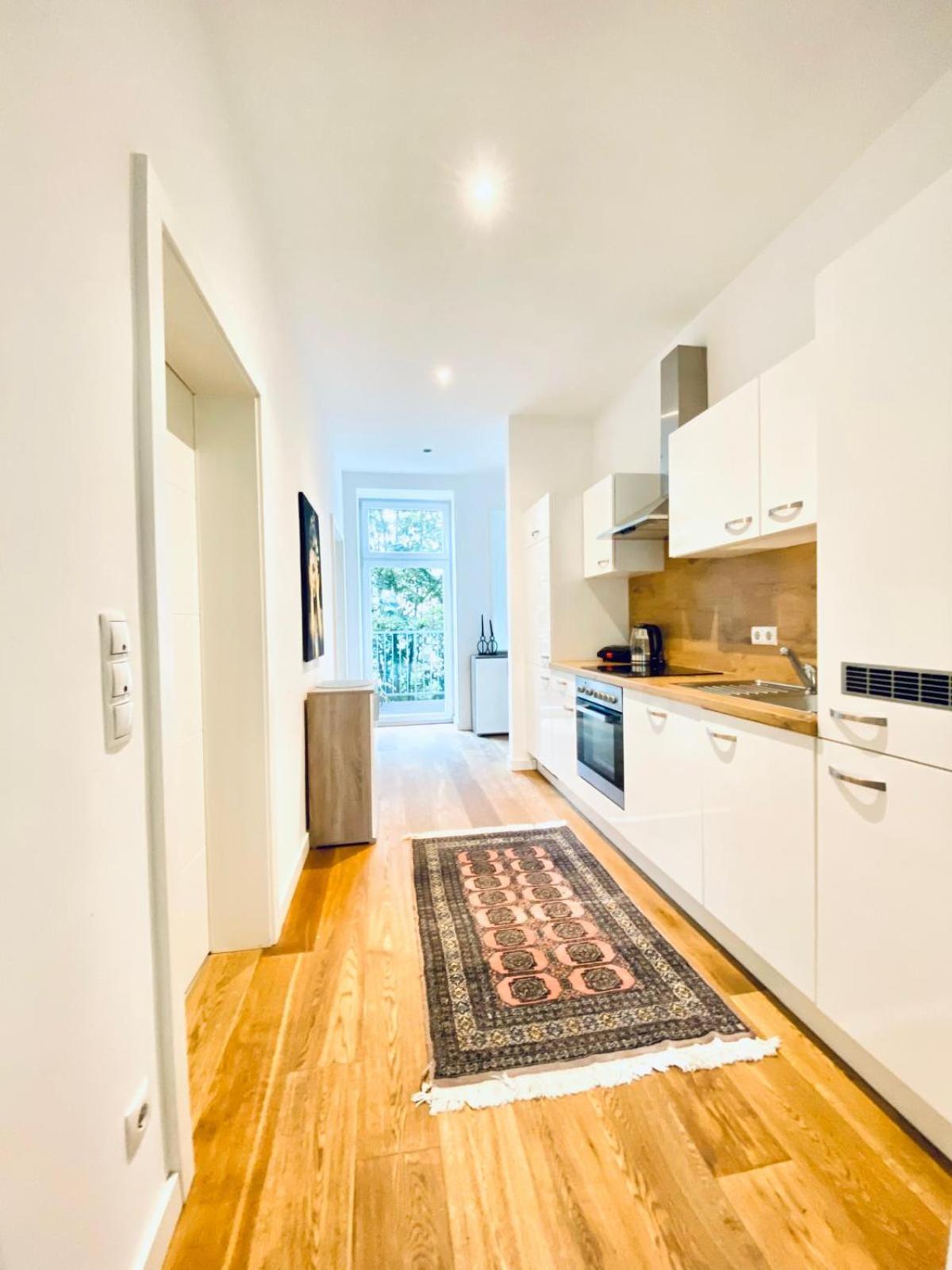 Elegant 2br With Balcony Near Millennium Apartment *