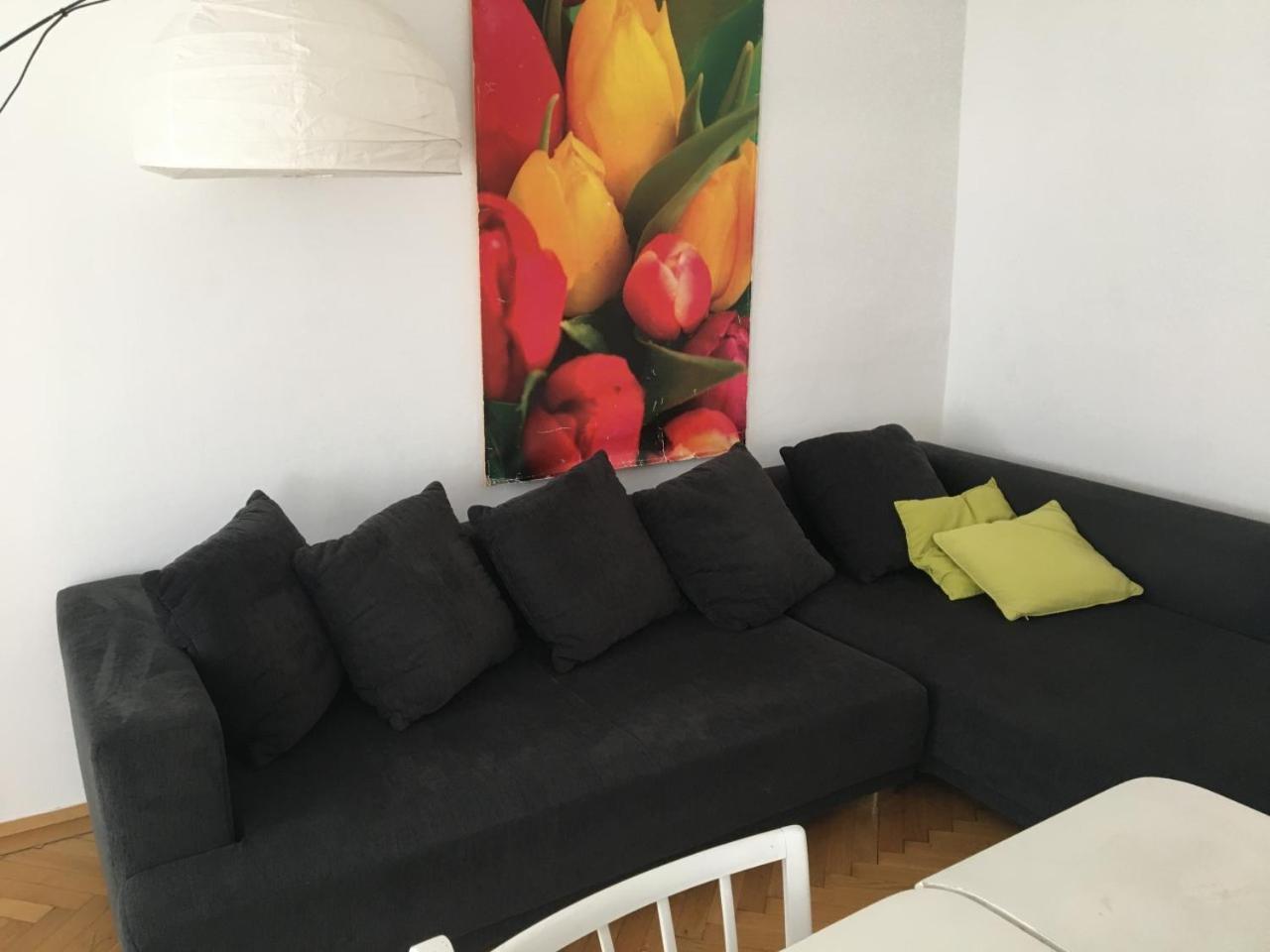 1090 Apartment *