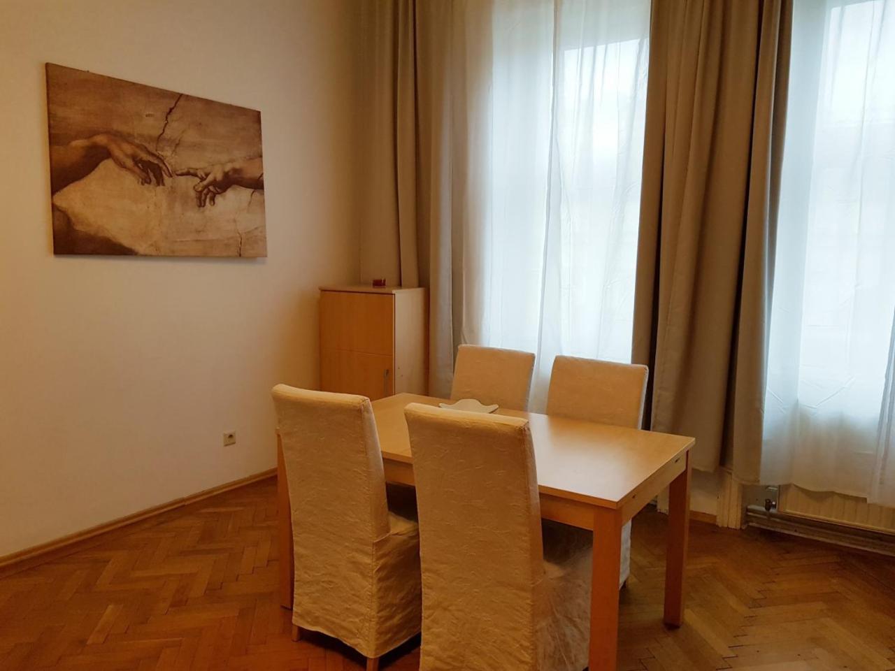 1090 Apartment *