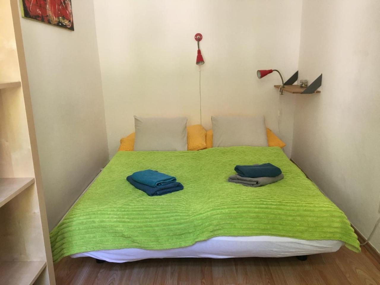 1090 *