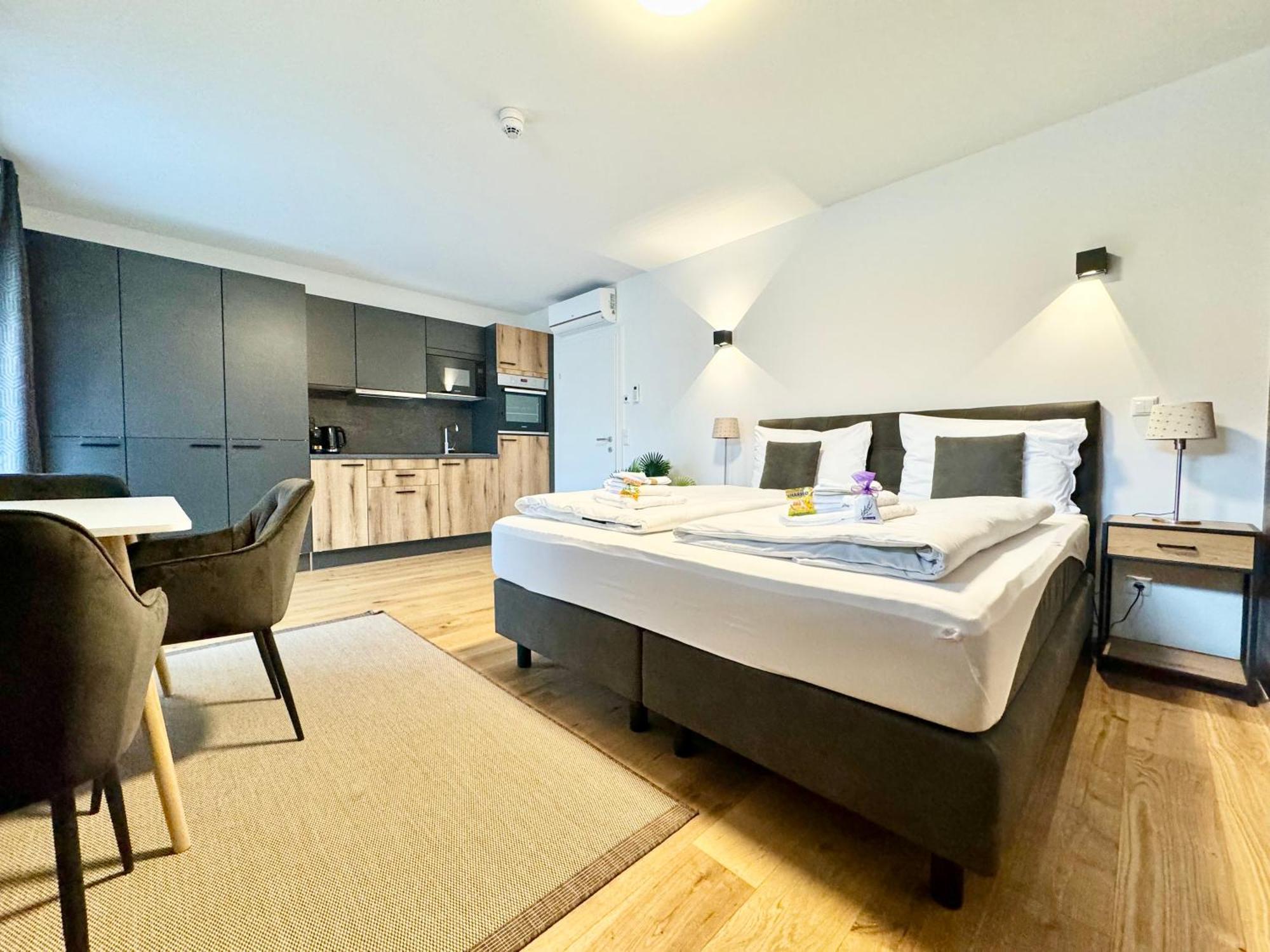 Mit Balkon Und Parkplatz Apartment *