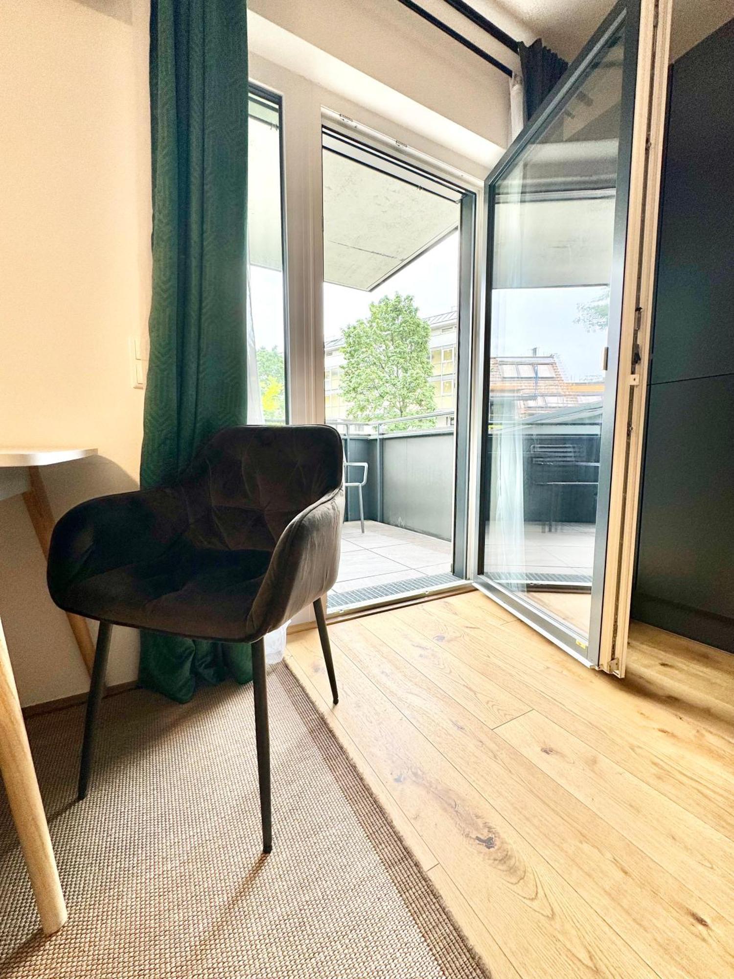 Mit Balkon Und Parkplatz Apartment *
