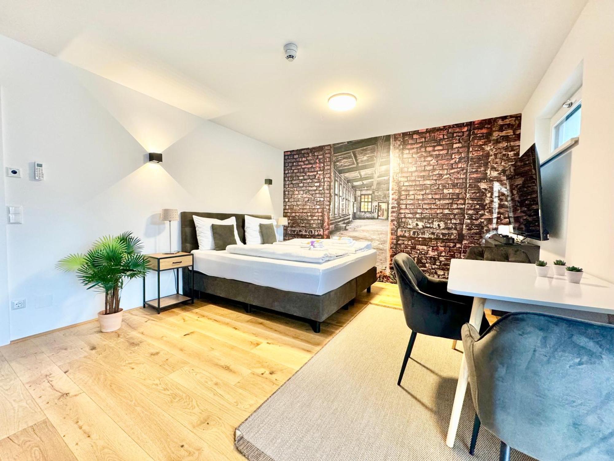 Mit Balkon Und Parkplatz *