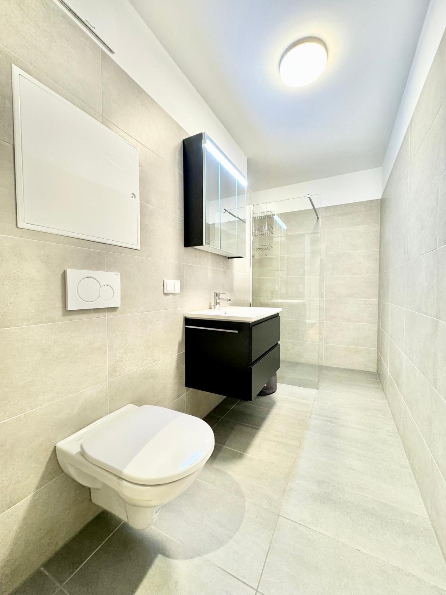 Mit Balkon Und Parkplatz Apartment *