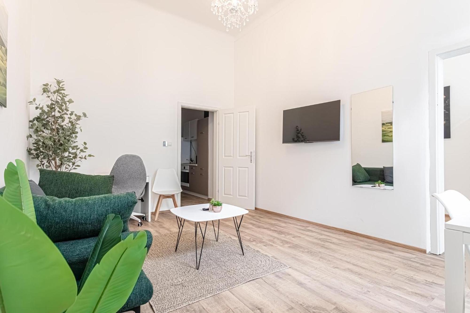 18 Min To Center Via U3 - Lovely 1br Ground Floor Gem *