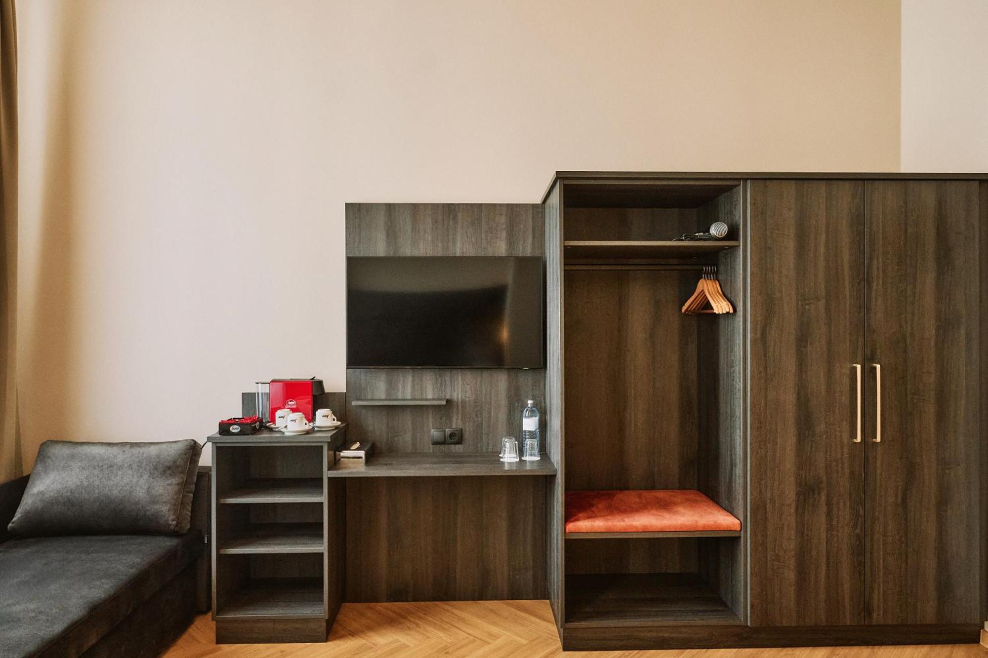 Urban Rathaus - Self Check-in Vienna
