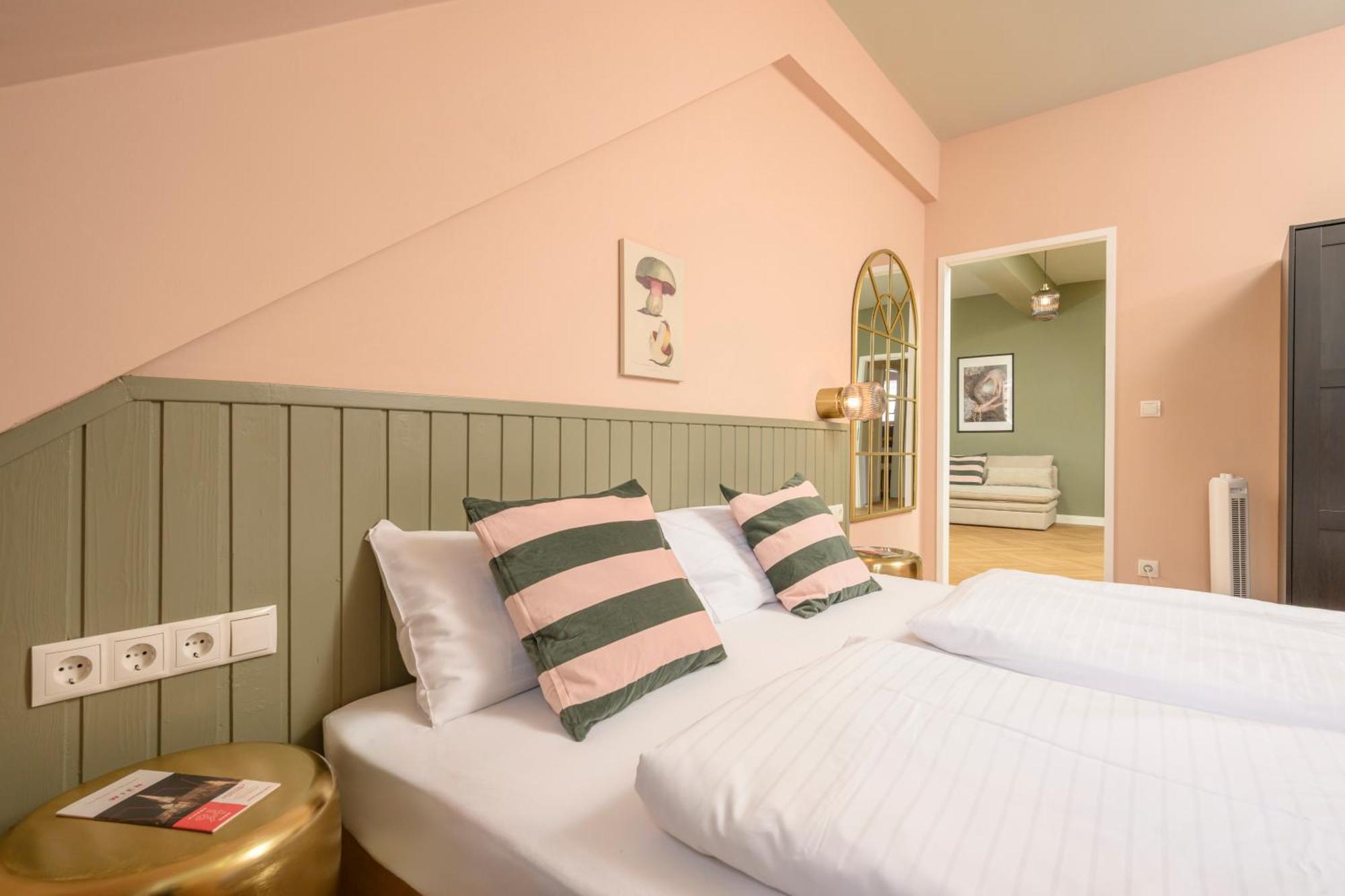 Apartment Palais Palffy Suits *