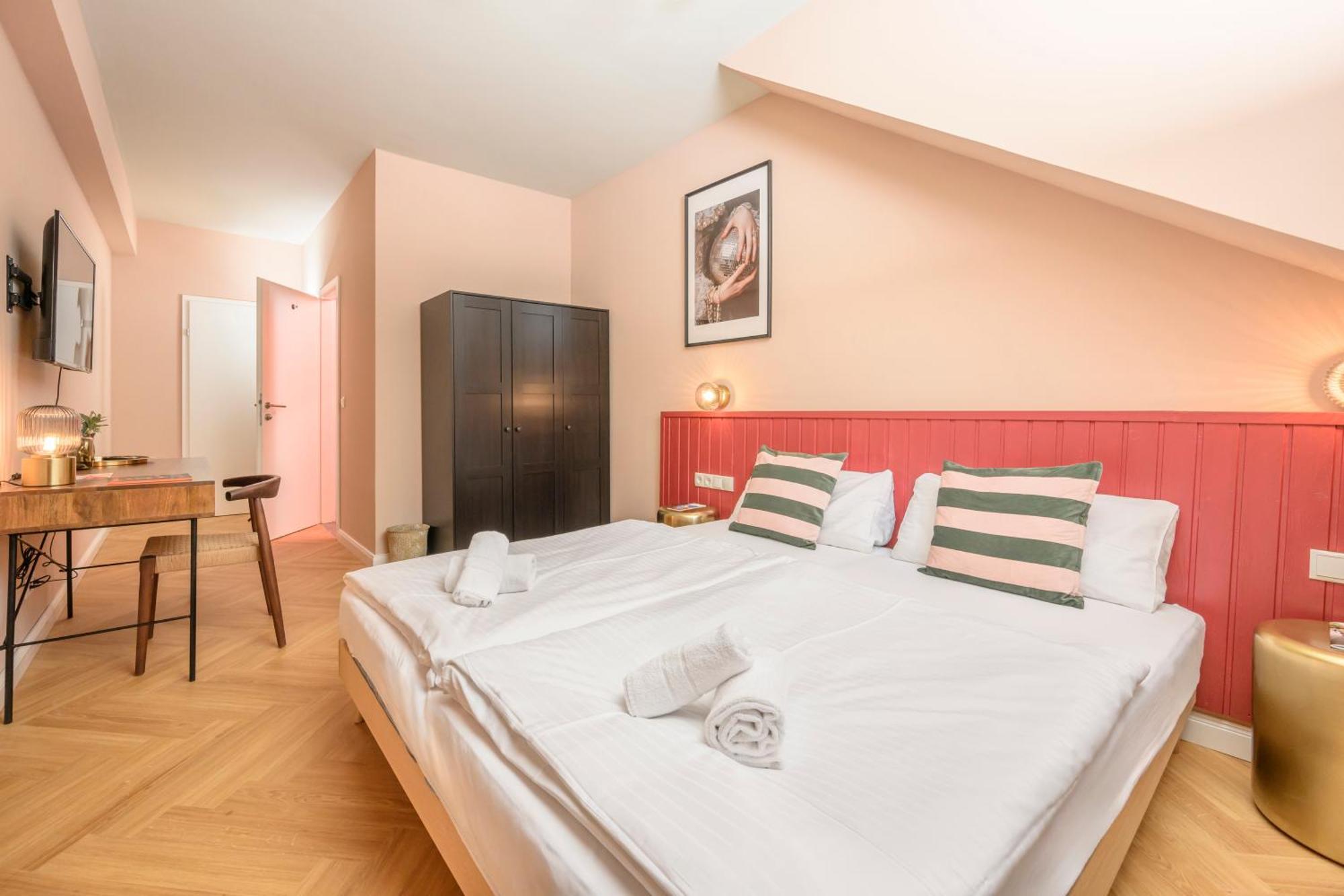Apartment Palais Palffy Suits *