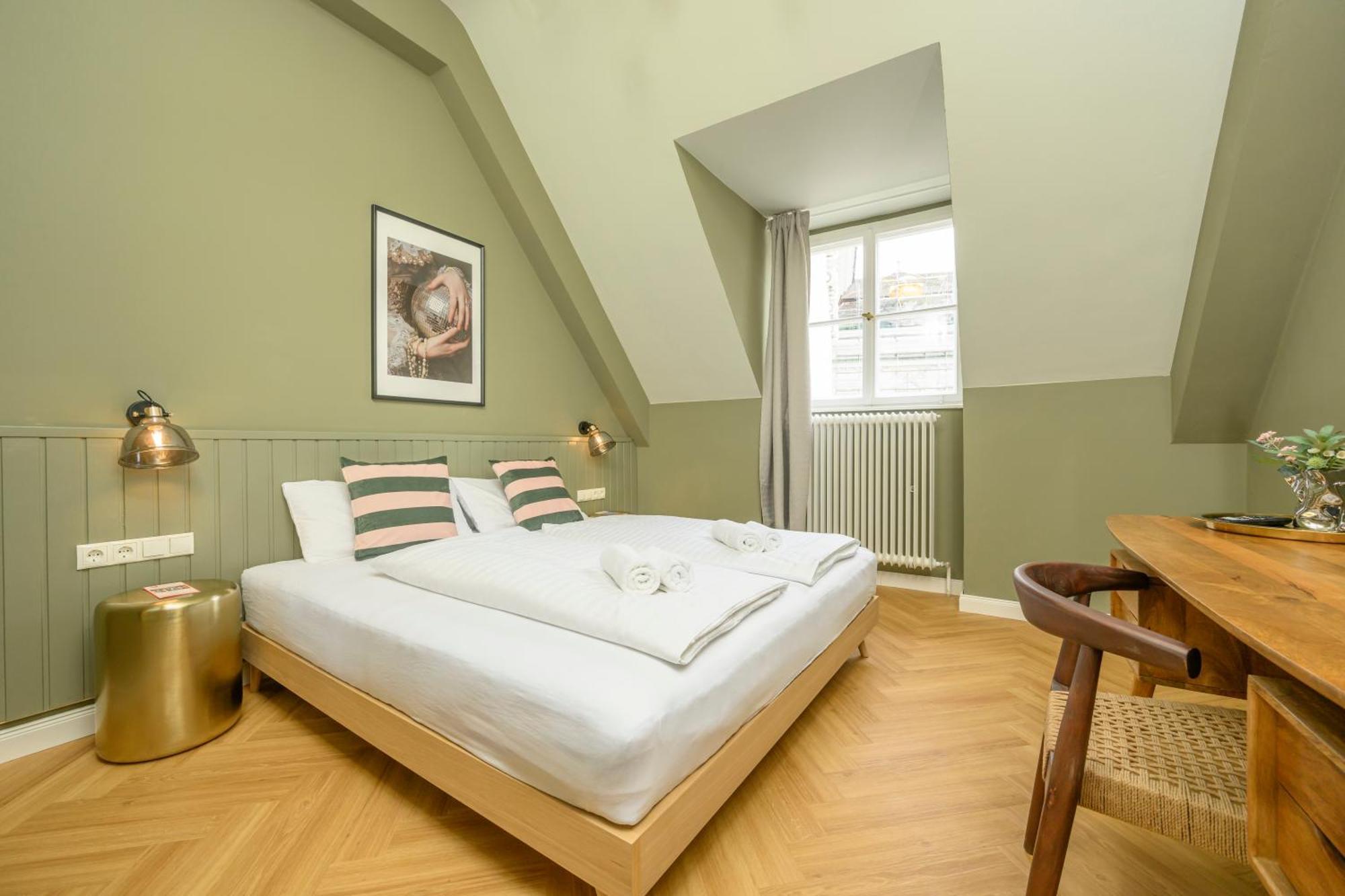 Palais Palffy Suits Vienna