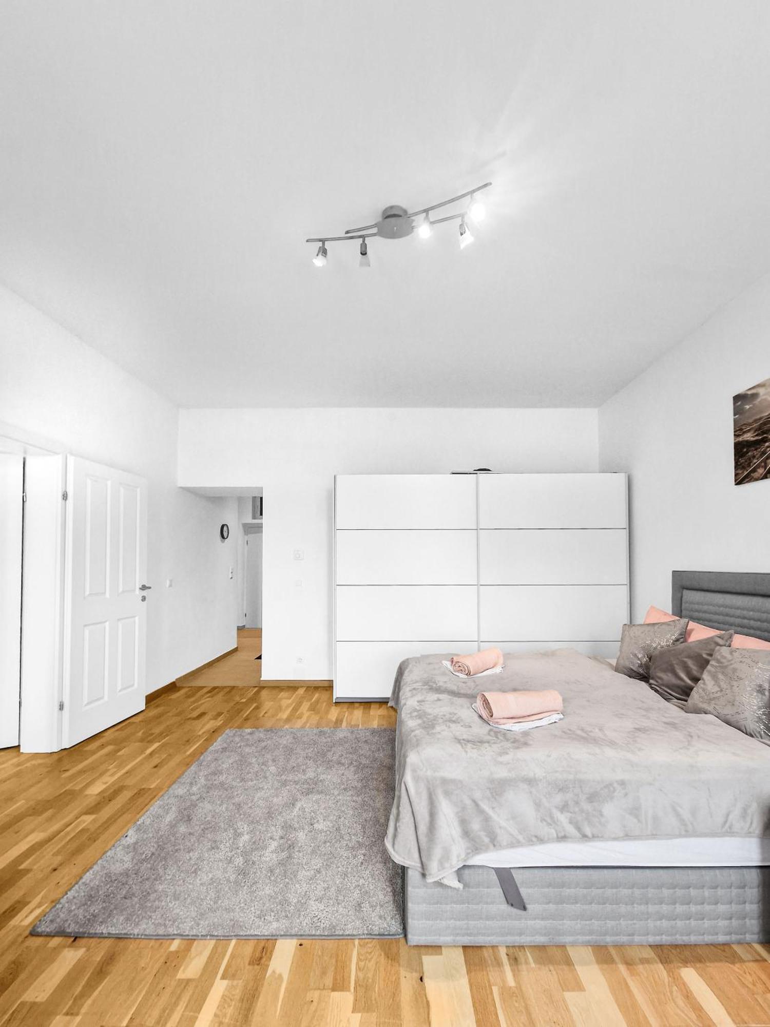 Central Charm Apartment *