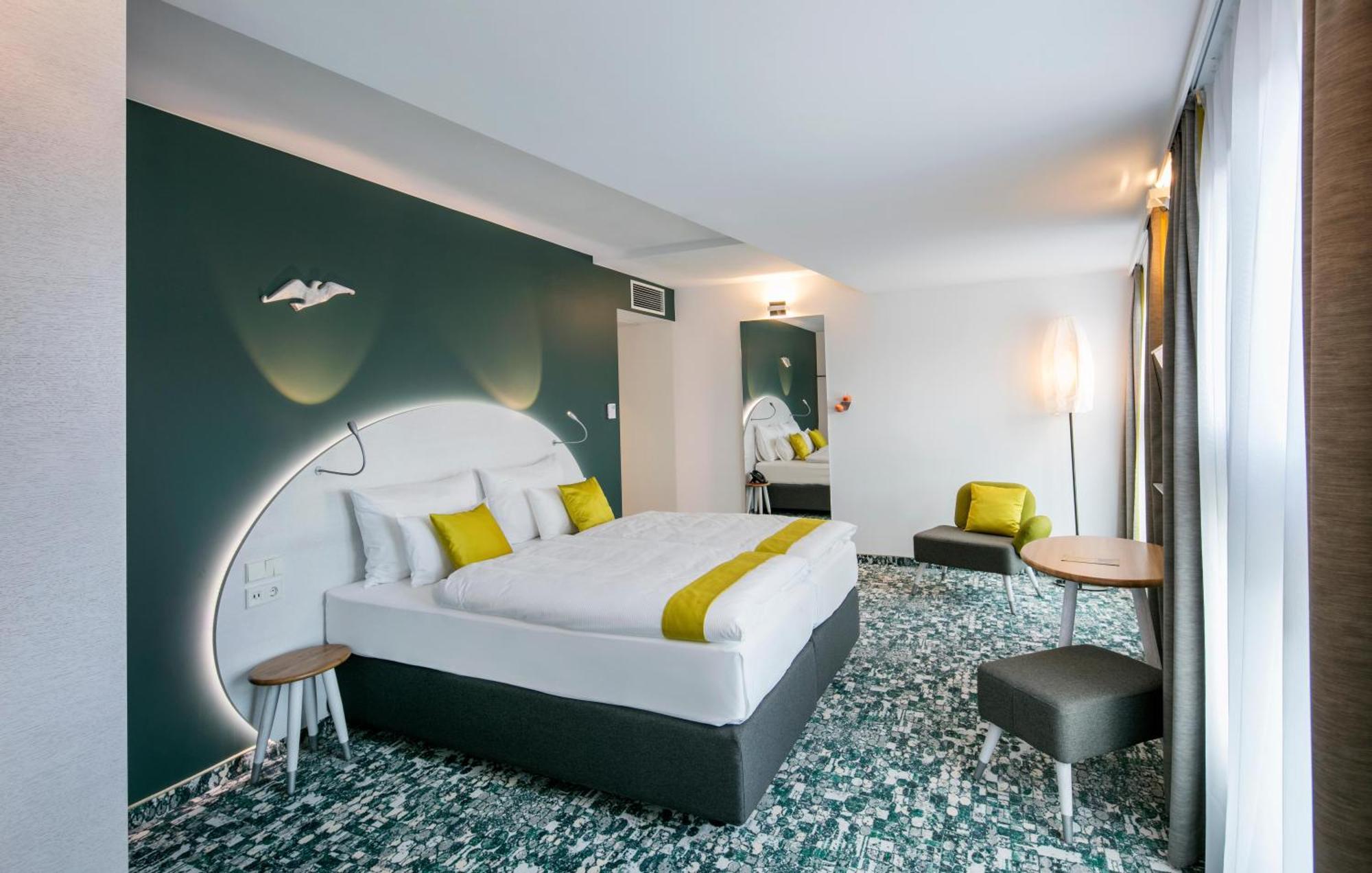 Arcotel Donauzentrum 4*