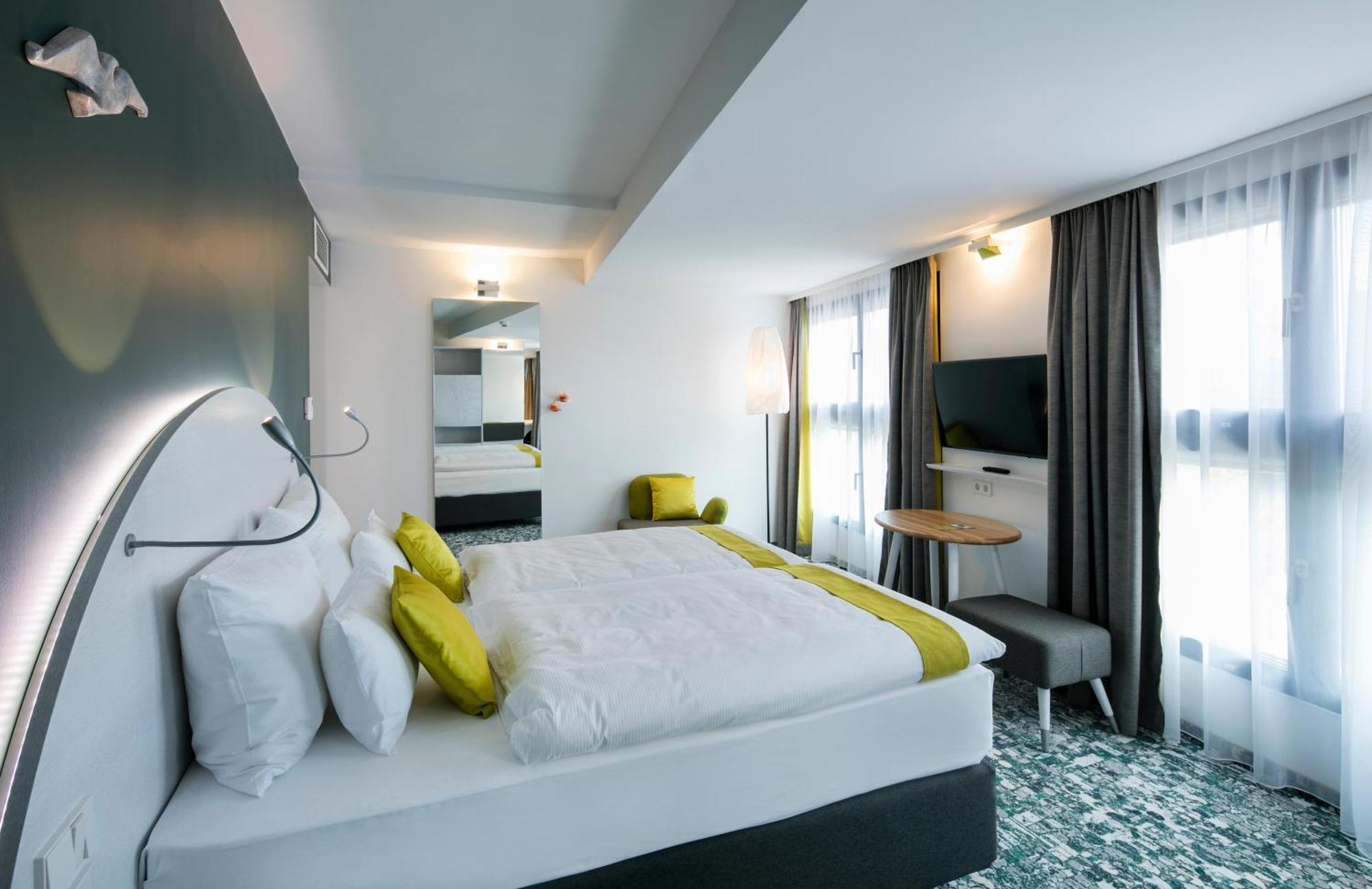 Arcotel Donauzentrum 4*