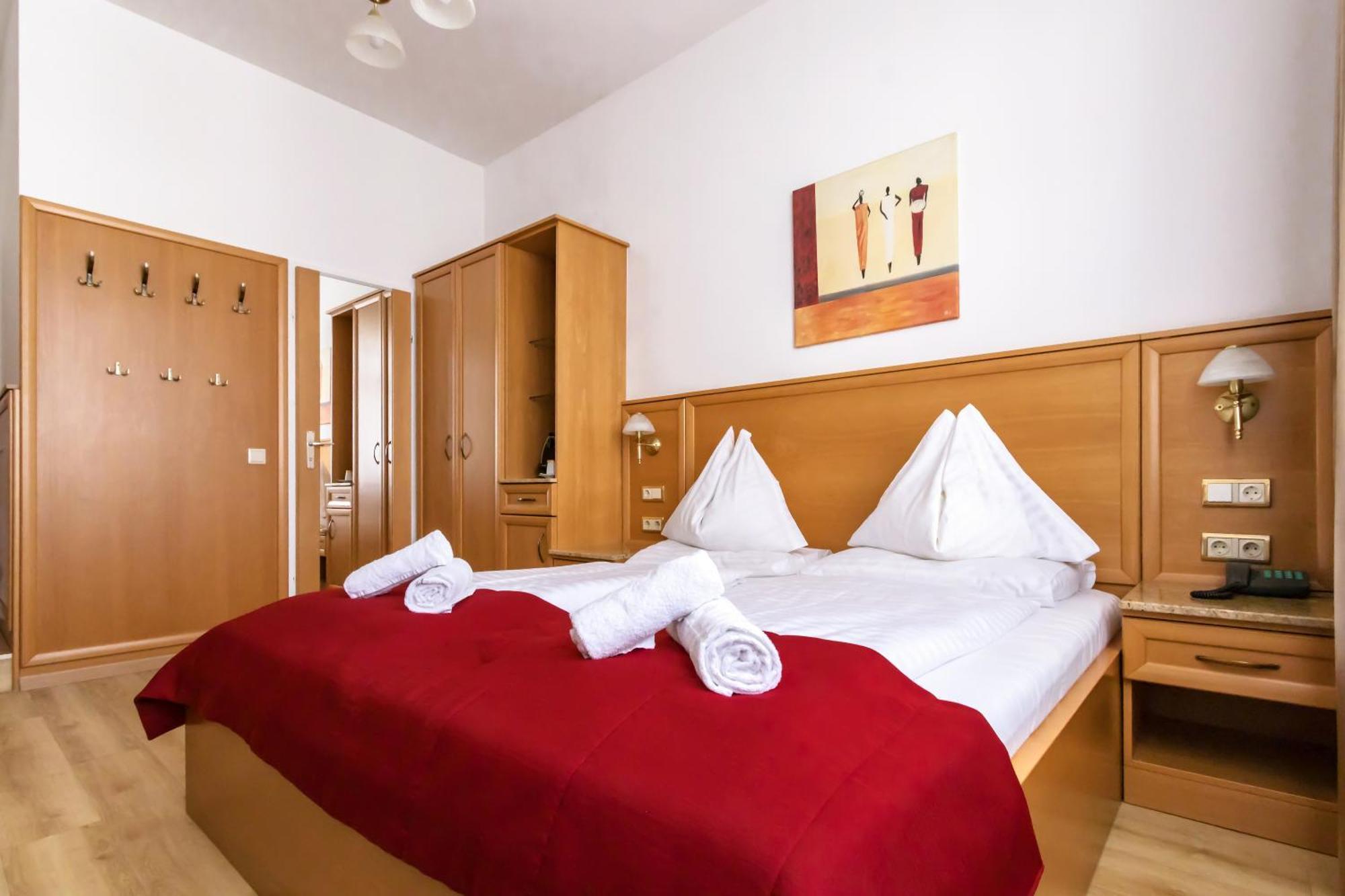 Corvinus - Newly Renovated Viena