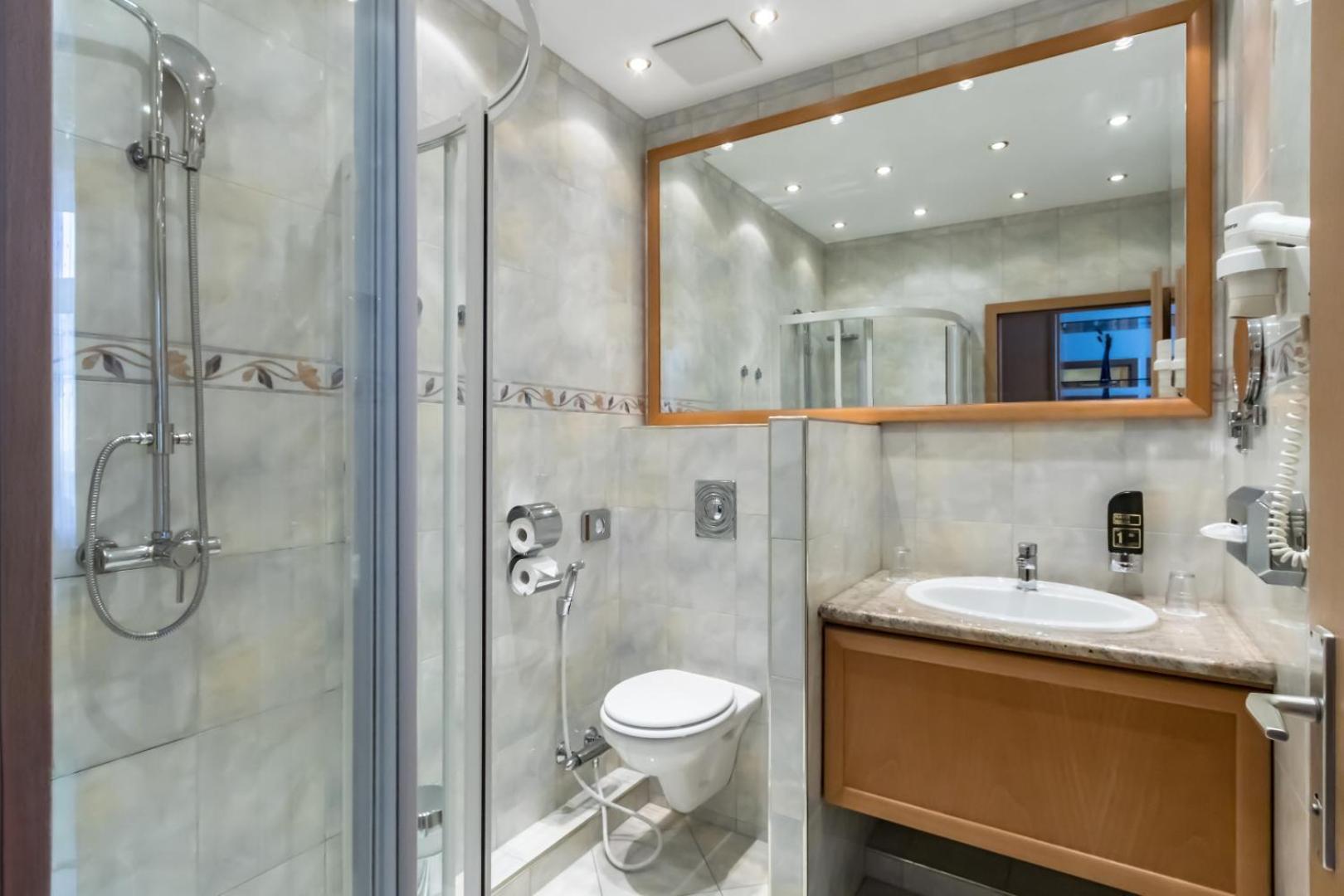 Corvinus - Newly Renovated 4* Viena
