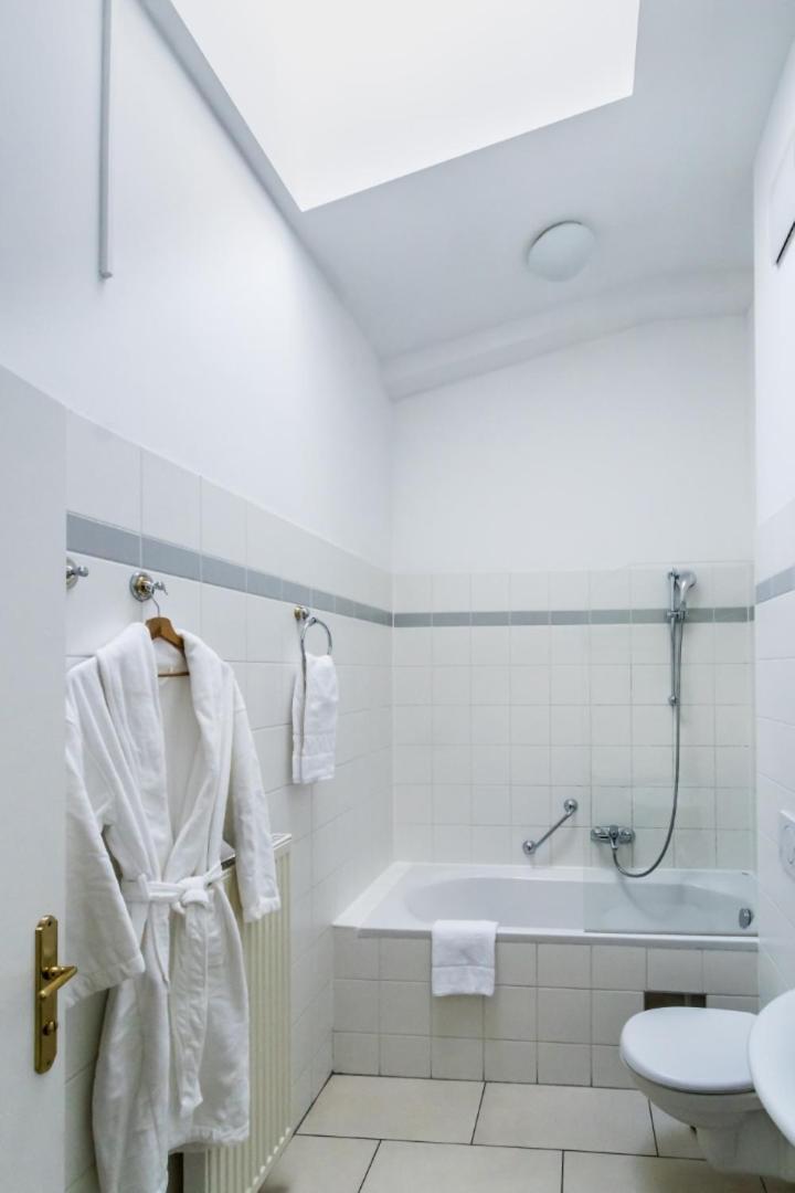 Hotel Corvinus - Newly Renovated Viena
